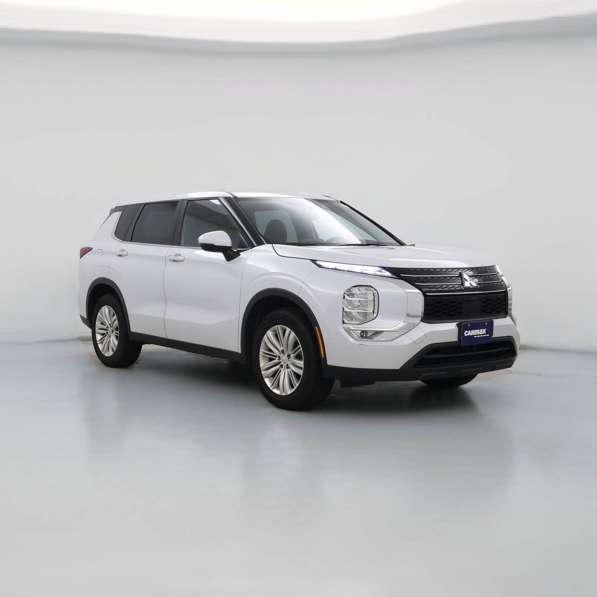 Thumbnail: 2023 Mitsubishi Outlander - 1