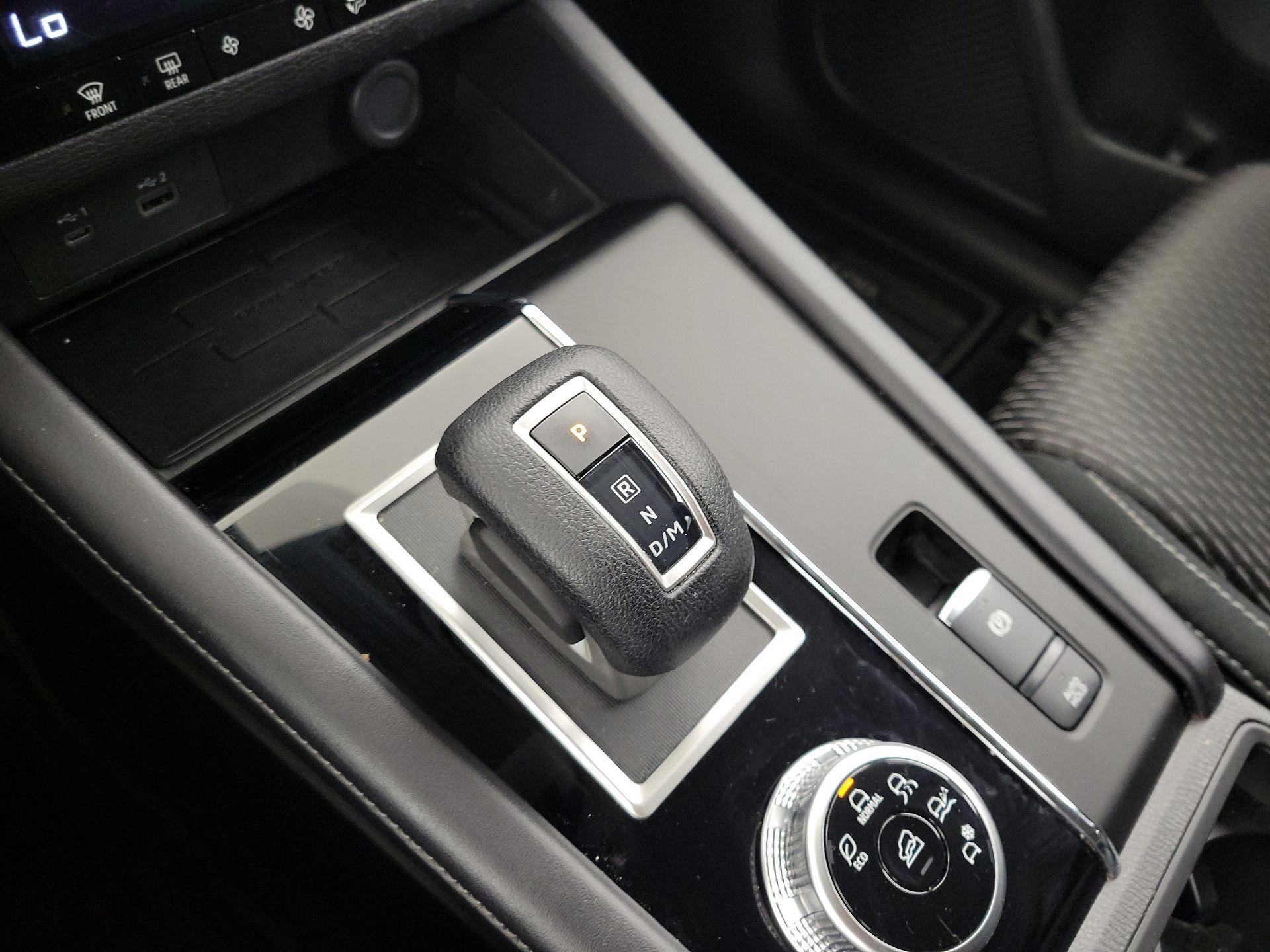 Thumbnail: 2023 Mitsubishi Outlander - 17