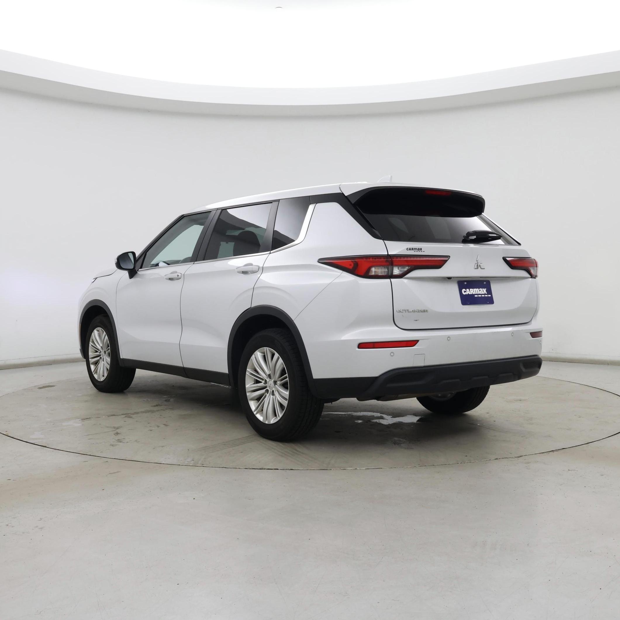 Thumbnail: 2023 Mitsubishi Outlander - 2