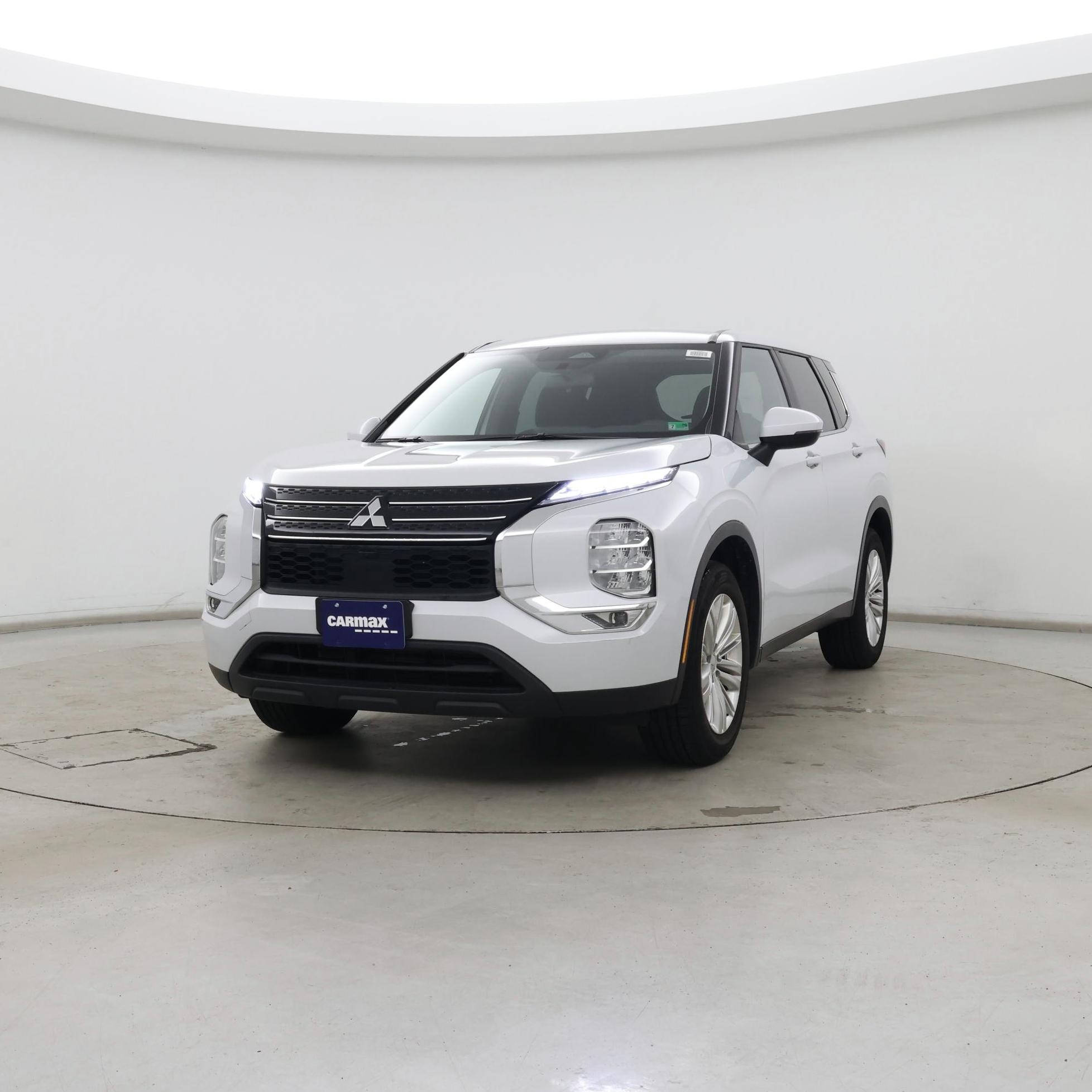 Thumbnail: 2023 Mitsubishi Outlander - 4