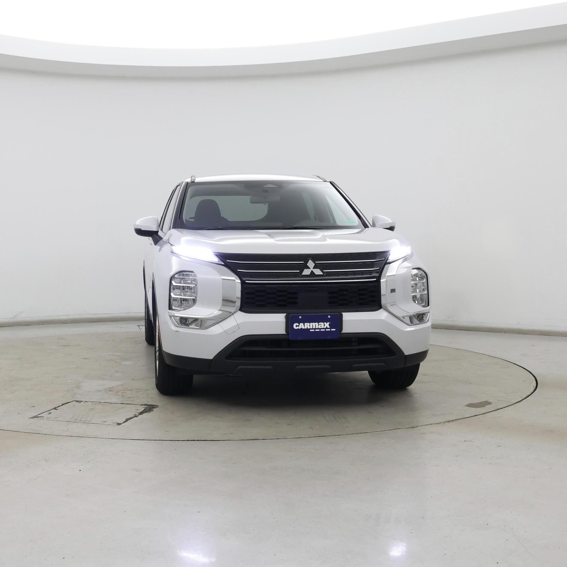 Thumbnail: 2023 Mitsubishi Outlander - 5