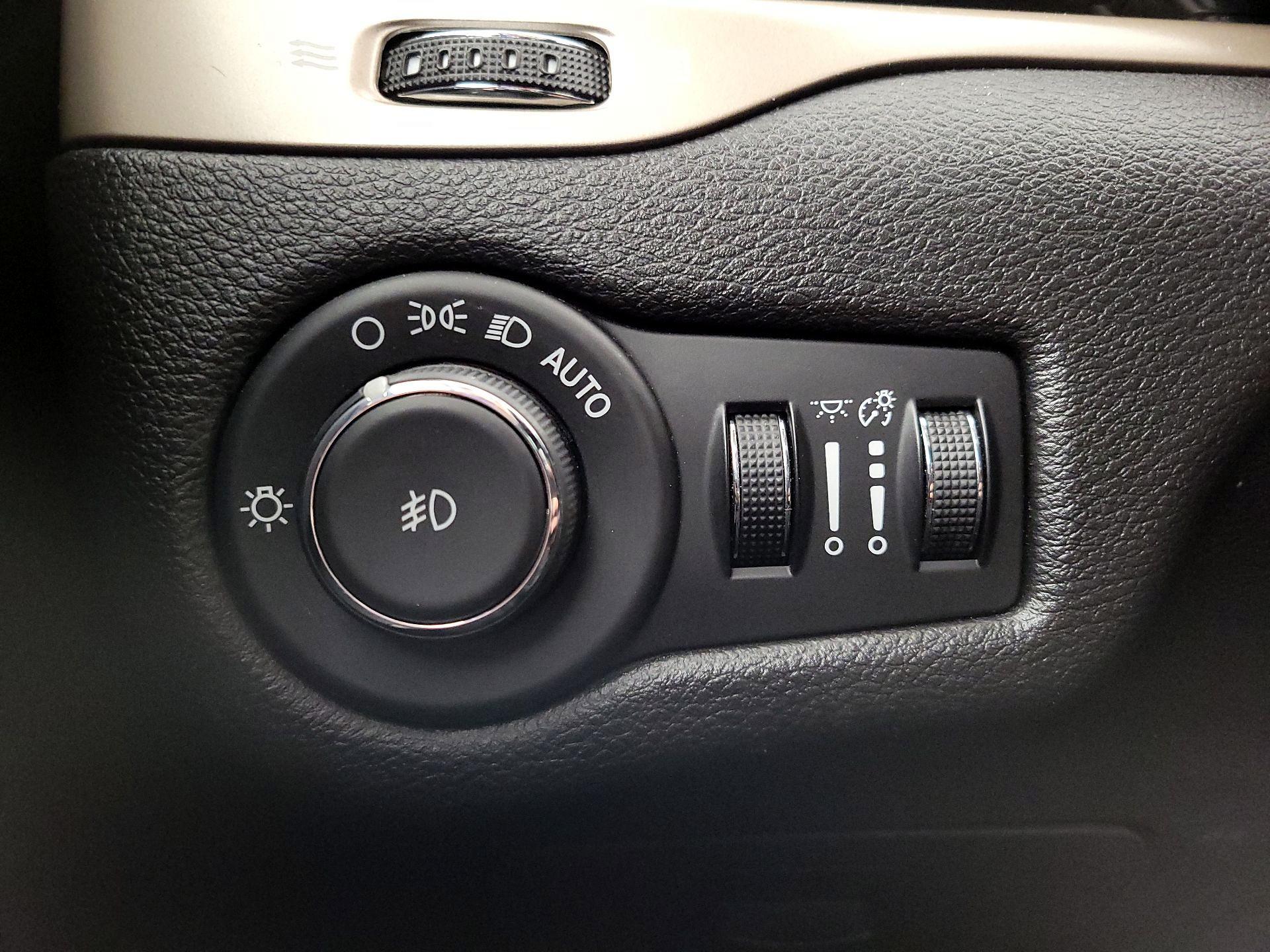 Thumbnail: 2015 Jeep Cherokee - 13