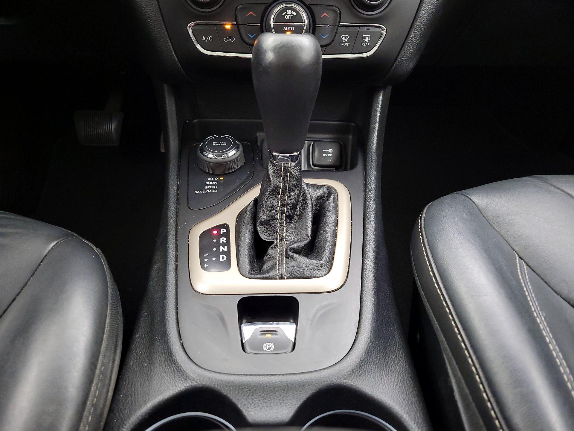 Thumbnail: 2015 Jeep Cherokee - 17