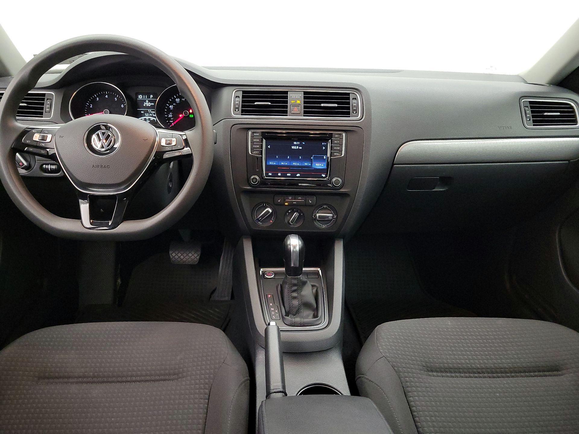 Thumbnail: 2016 Volkswagen Jetta - 9
