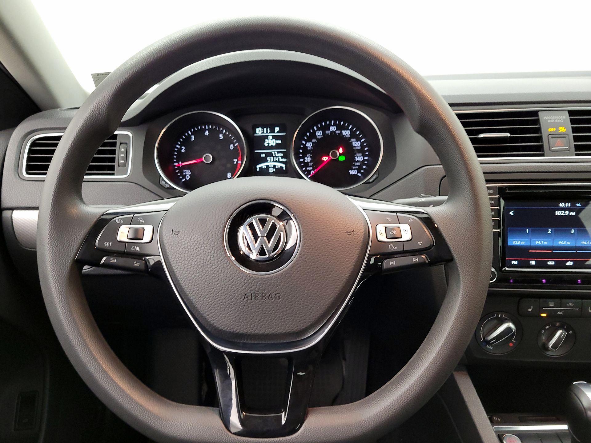 Thumbnail: 2016 Volkswagen Jetta - 10