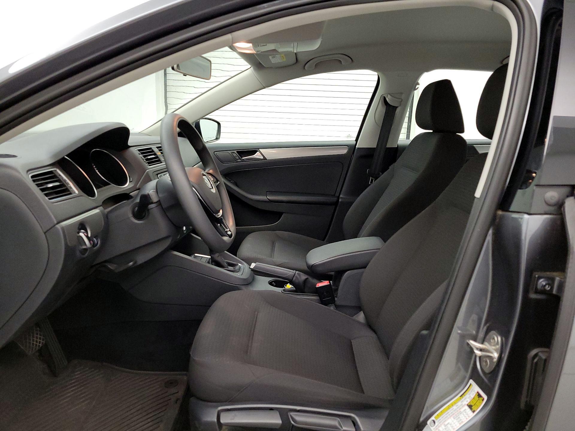 Thumbnail: 2016 Volkswagen Jetta - 11