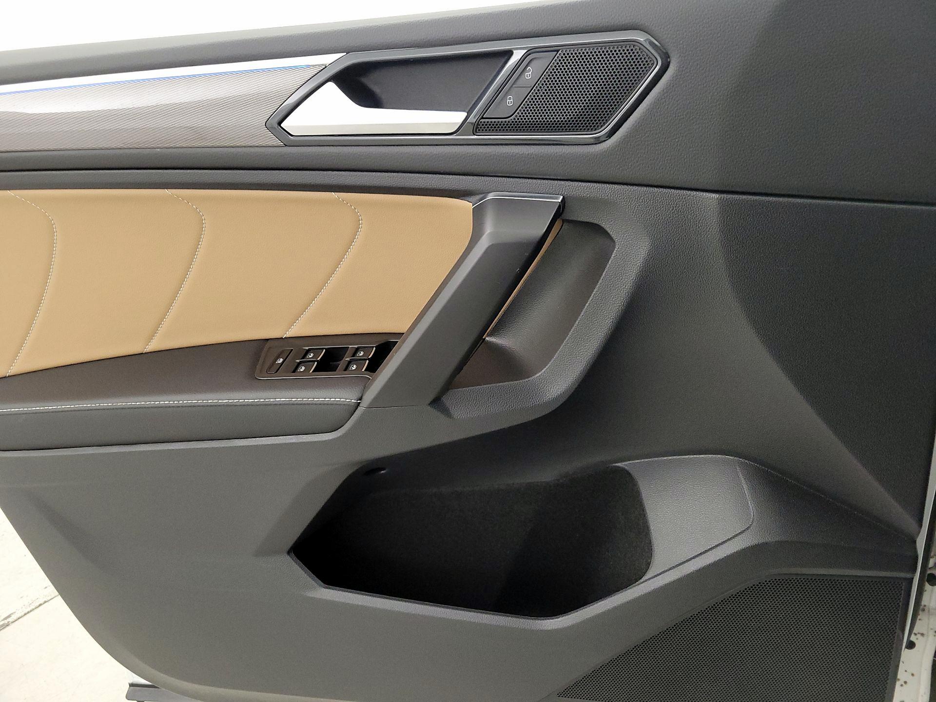 Thumbnail: 2023 Volkswagen Tiguan - 12