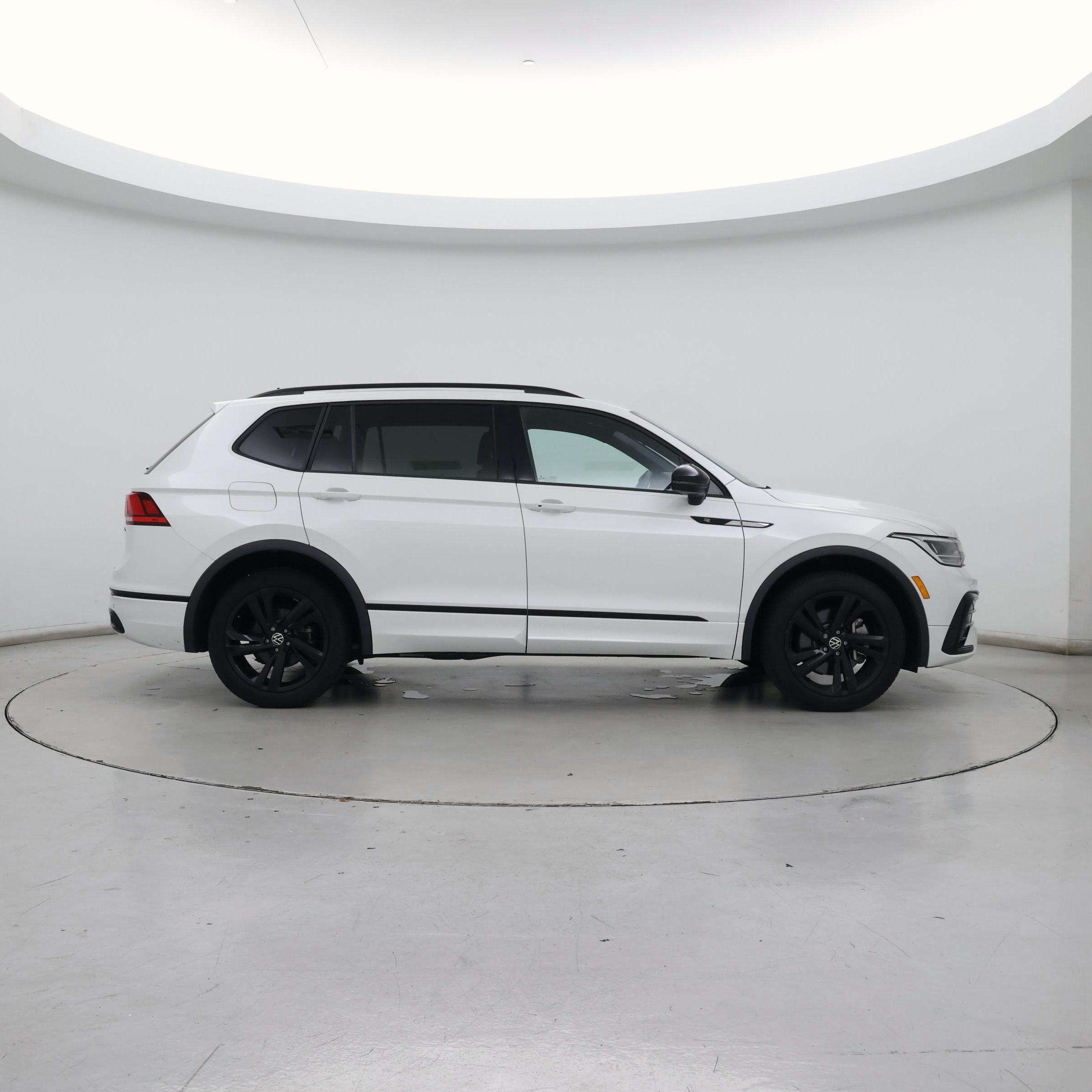 Thumbnail: 2023 Volkswagen Tiguan - 7