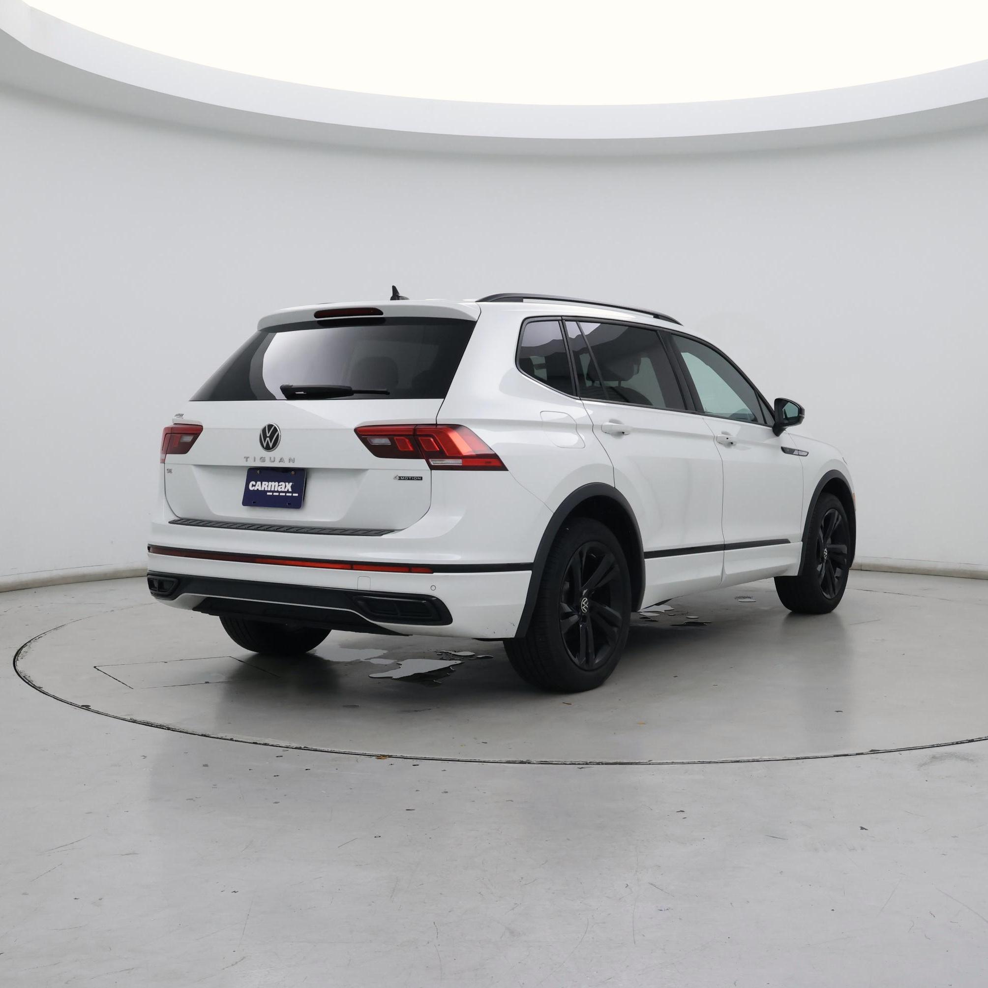 Thumbnail: 2023 Volkswagen Tiguan - 8