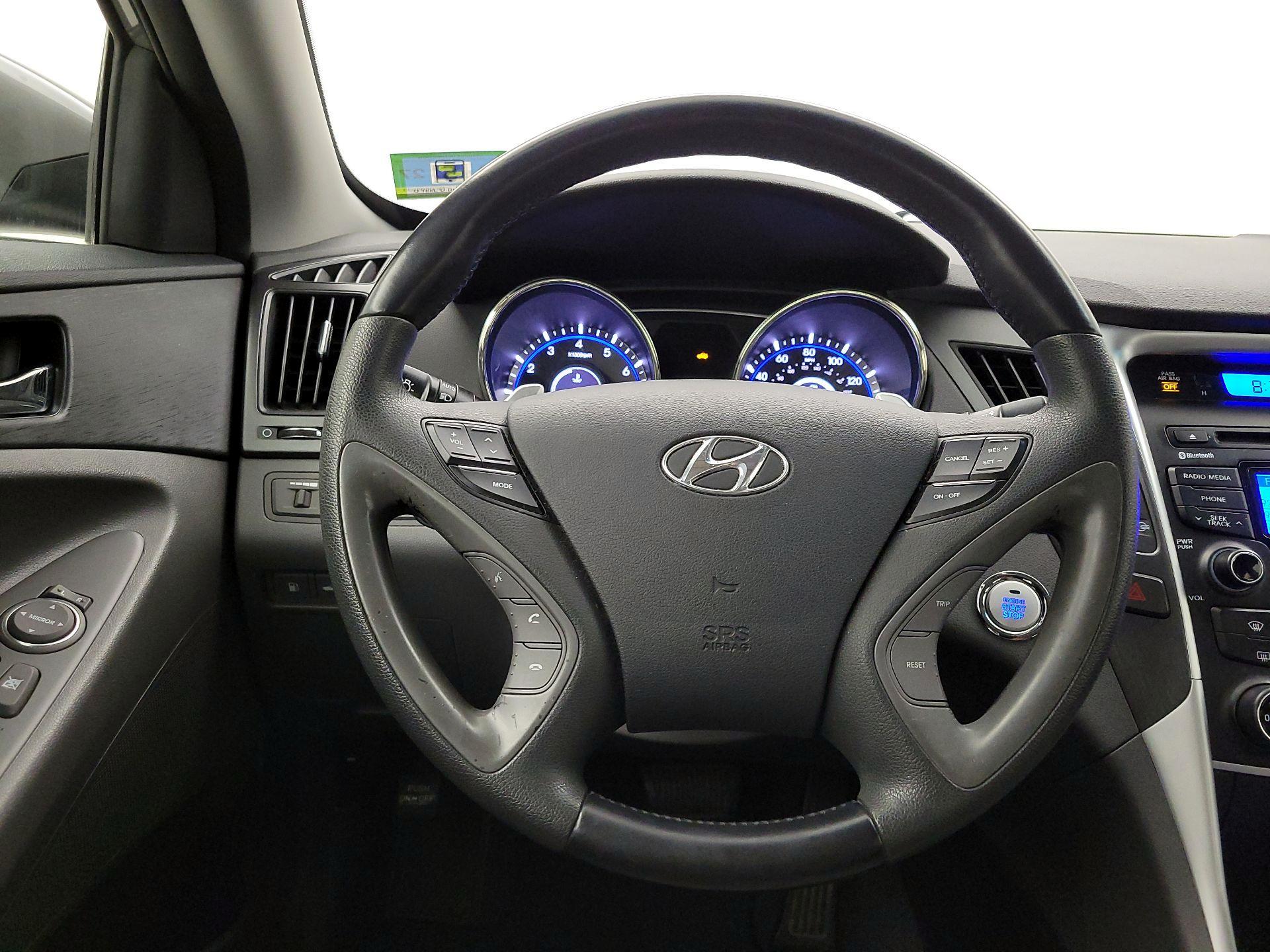 Thumbnail: 2013 Hyundai Sonata - 10