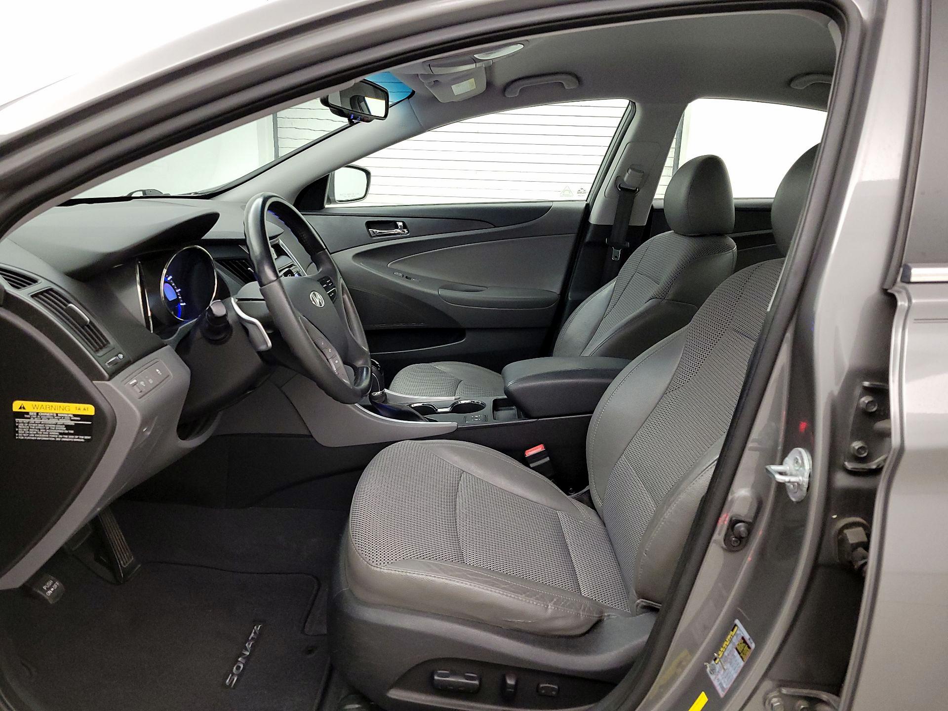 Thumbnail: 2013 Hyundai Sonata - 11