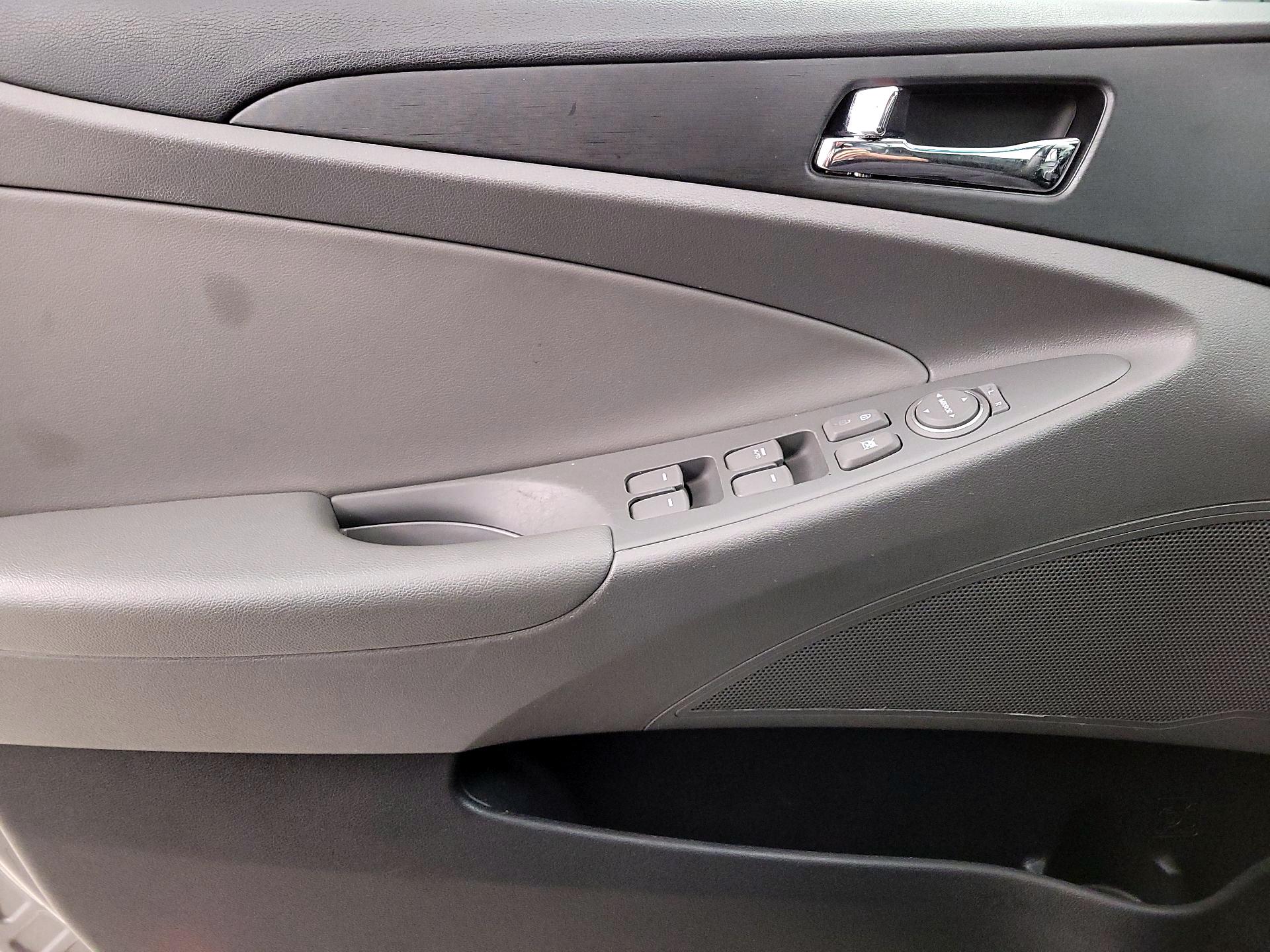Thumbnail: 2013 Hyundai Sonata - 12