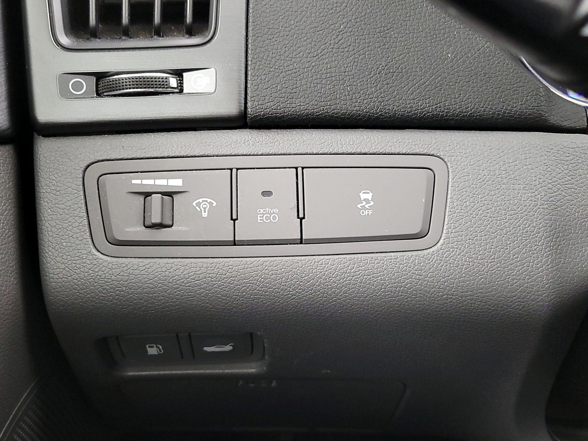 Thumbnail: 2013 Hyundai Sonata - 13
