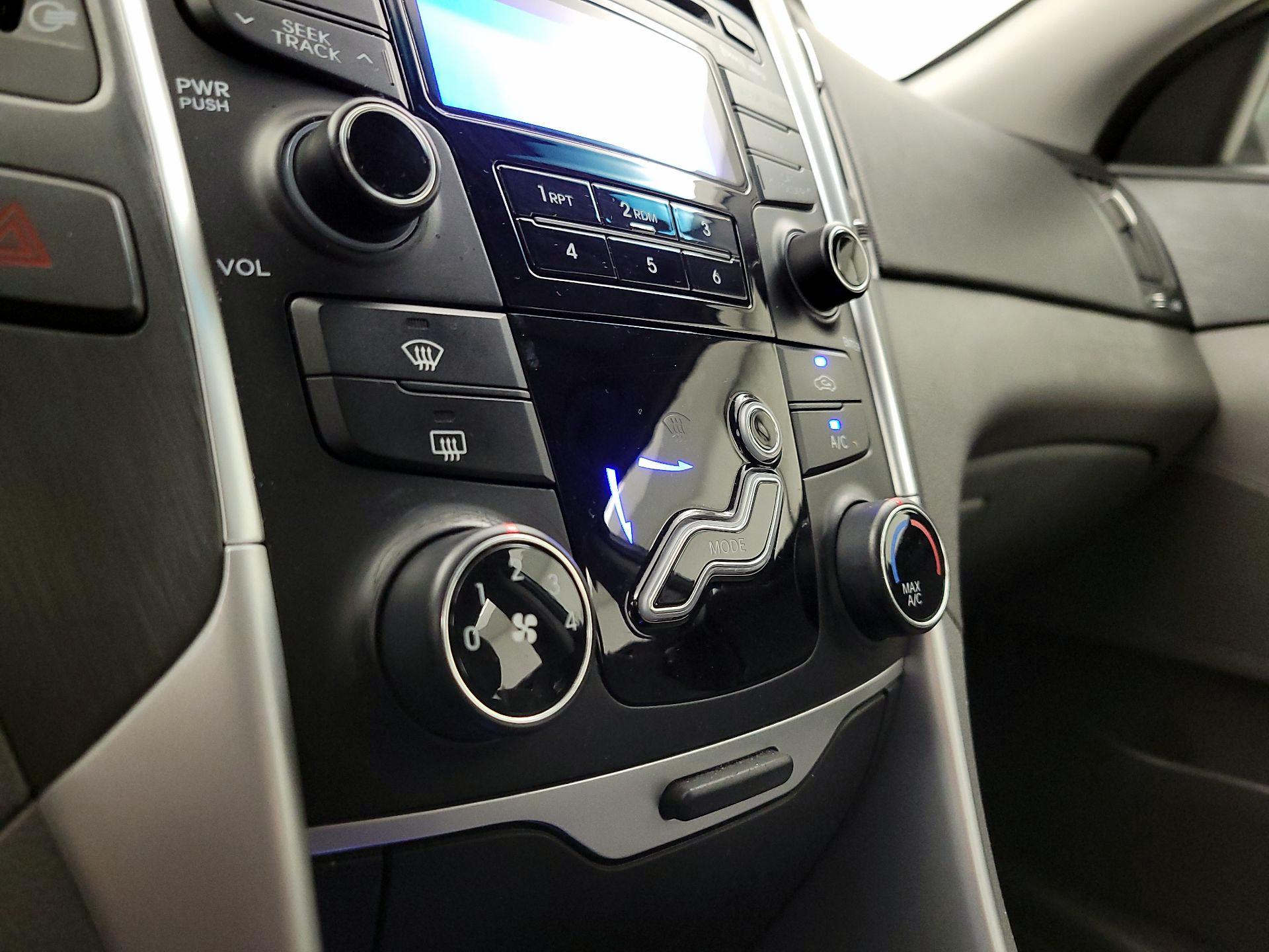 Thumbnail: 2013 Hyundai Sonata - 15