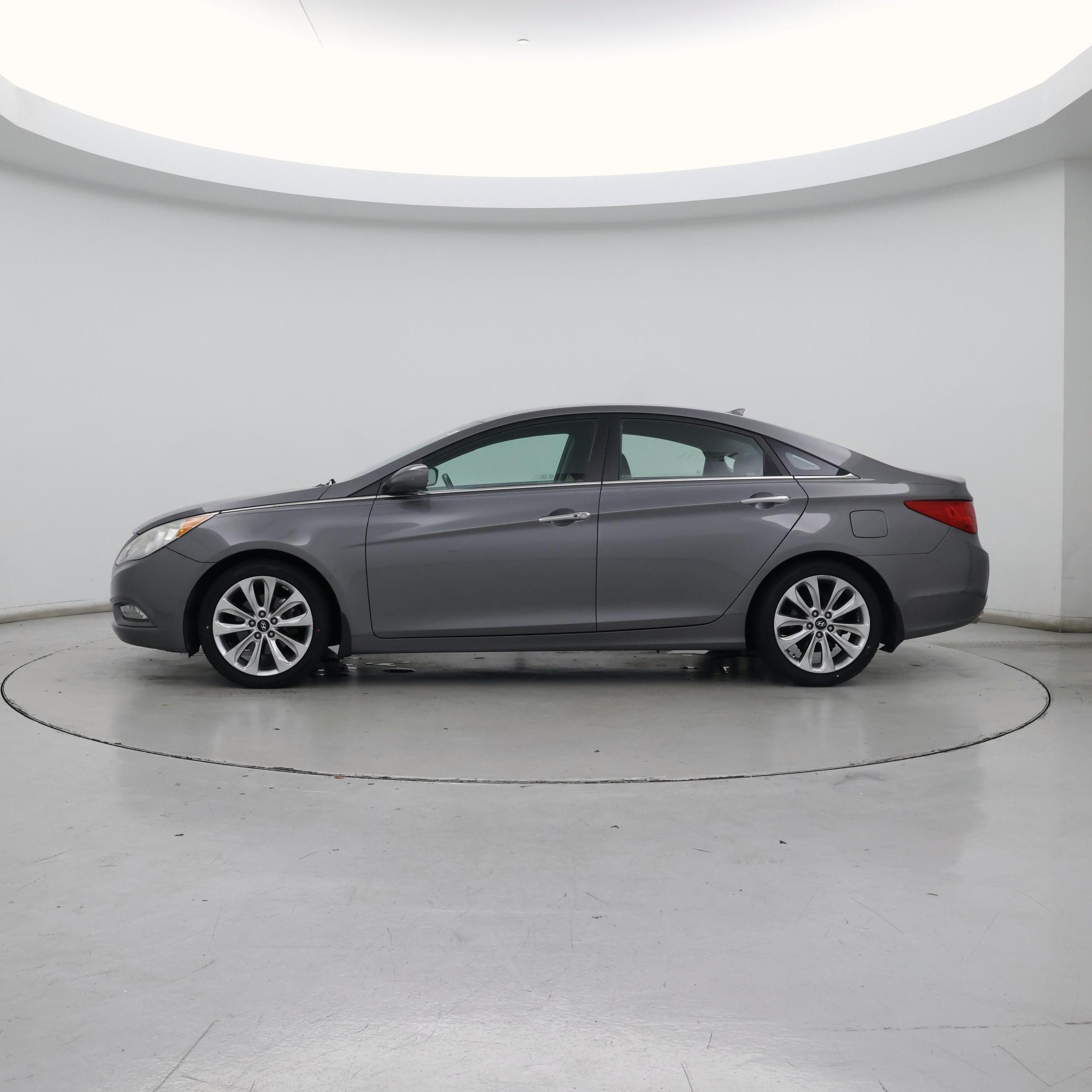 Thumbnail: 2013 Hyundai Sonata - 3