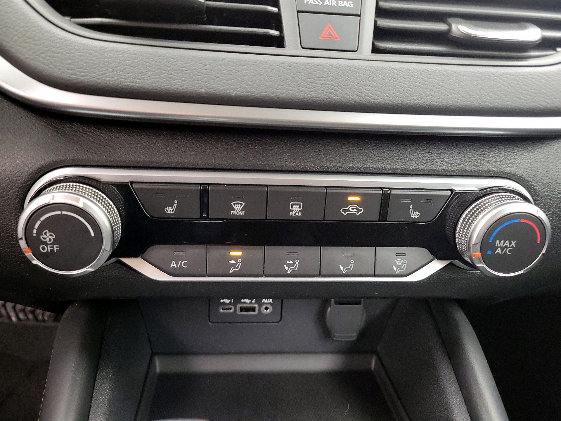 Thumbnail: 2019 Nissan Altima - 16