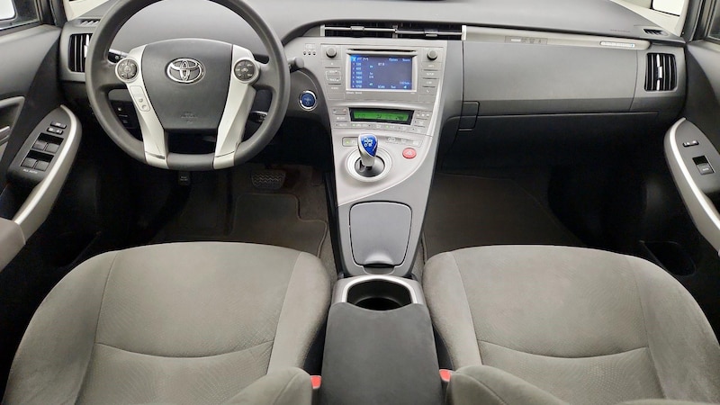 2014 Toyota Prius Plug-in 9