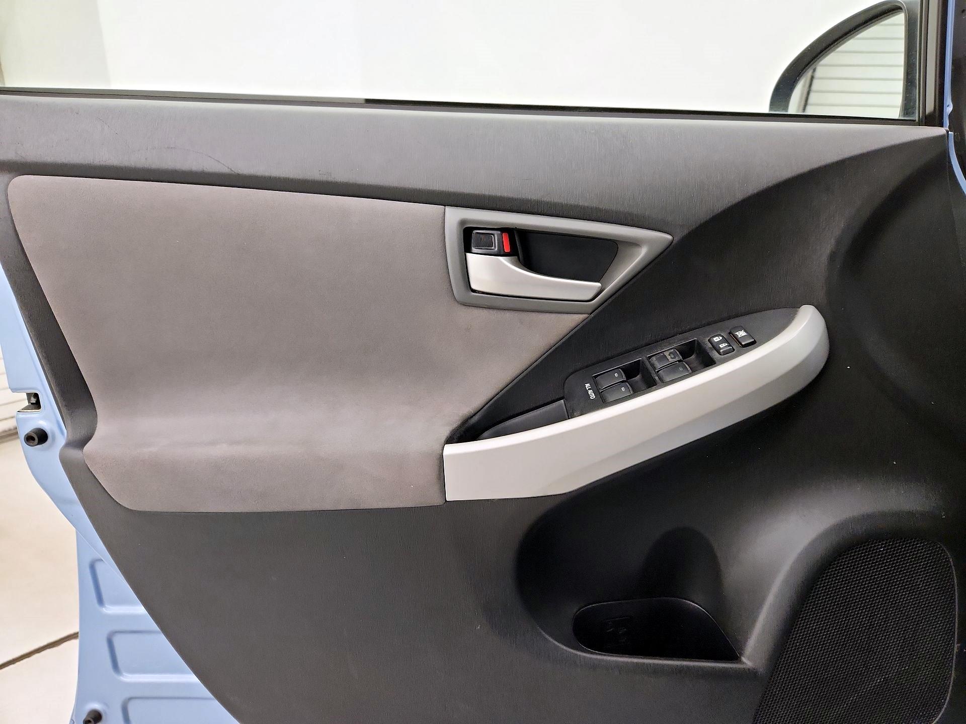 Thumbnail: 2014 Toyota Prius - 12