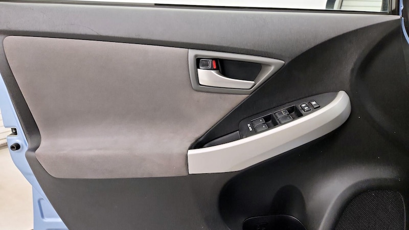 2014 Toyota Prius Plug-in 12