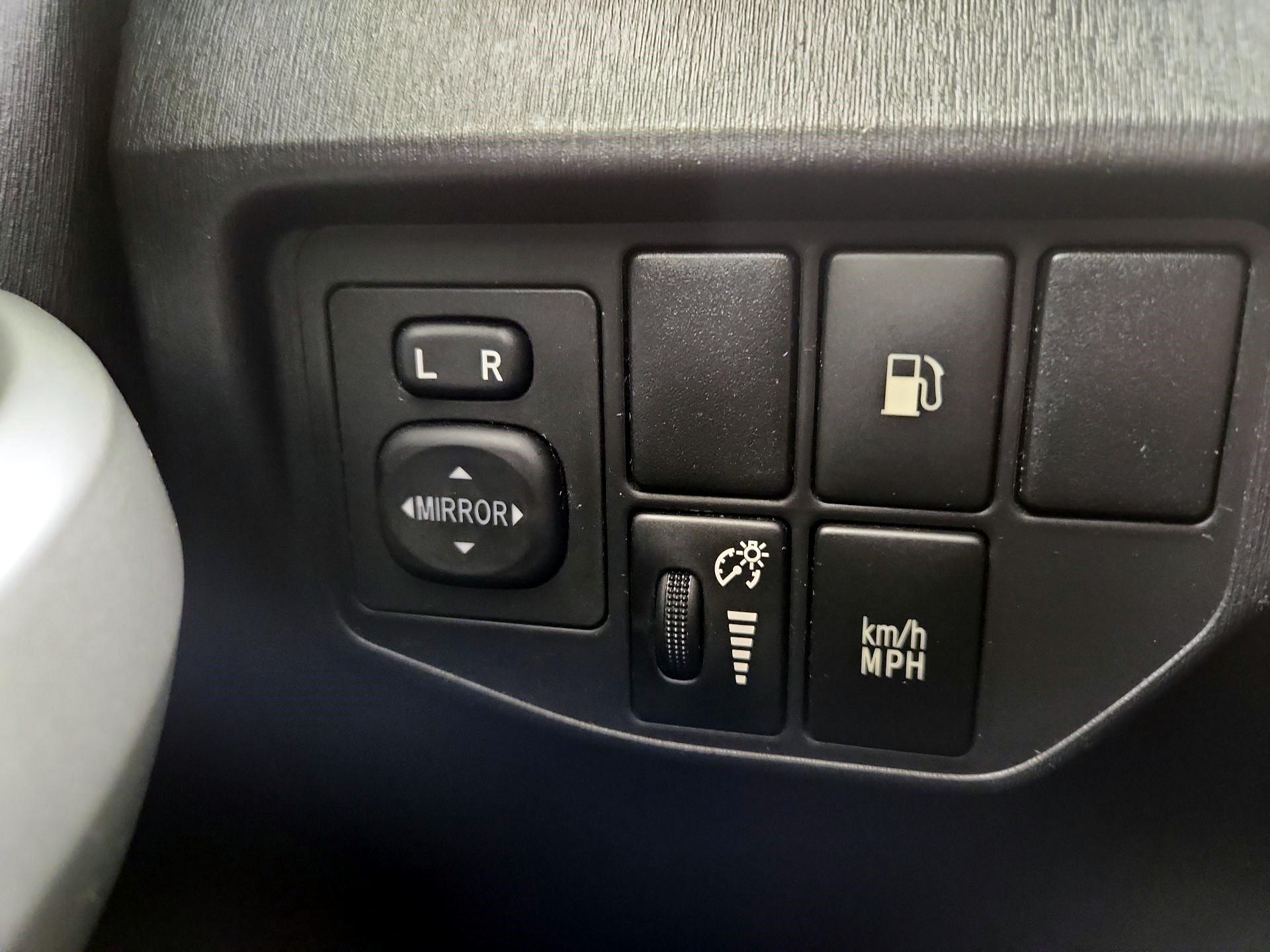 Thumbnail: 2014 Toyota Prius - 13