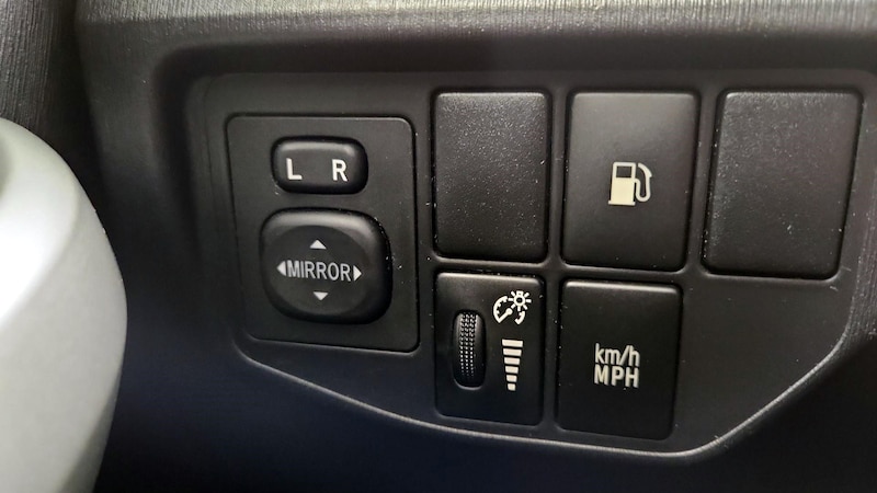 2014 Toyota Prius Plug-in 13
