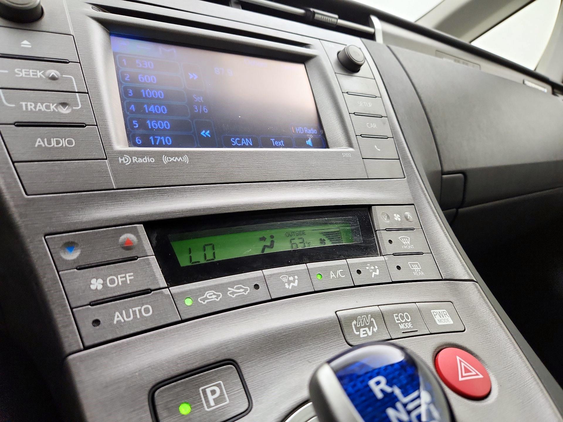Thumbnail: 2014 Toyota Prius - 16