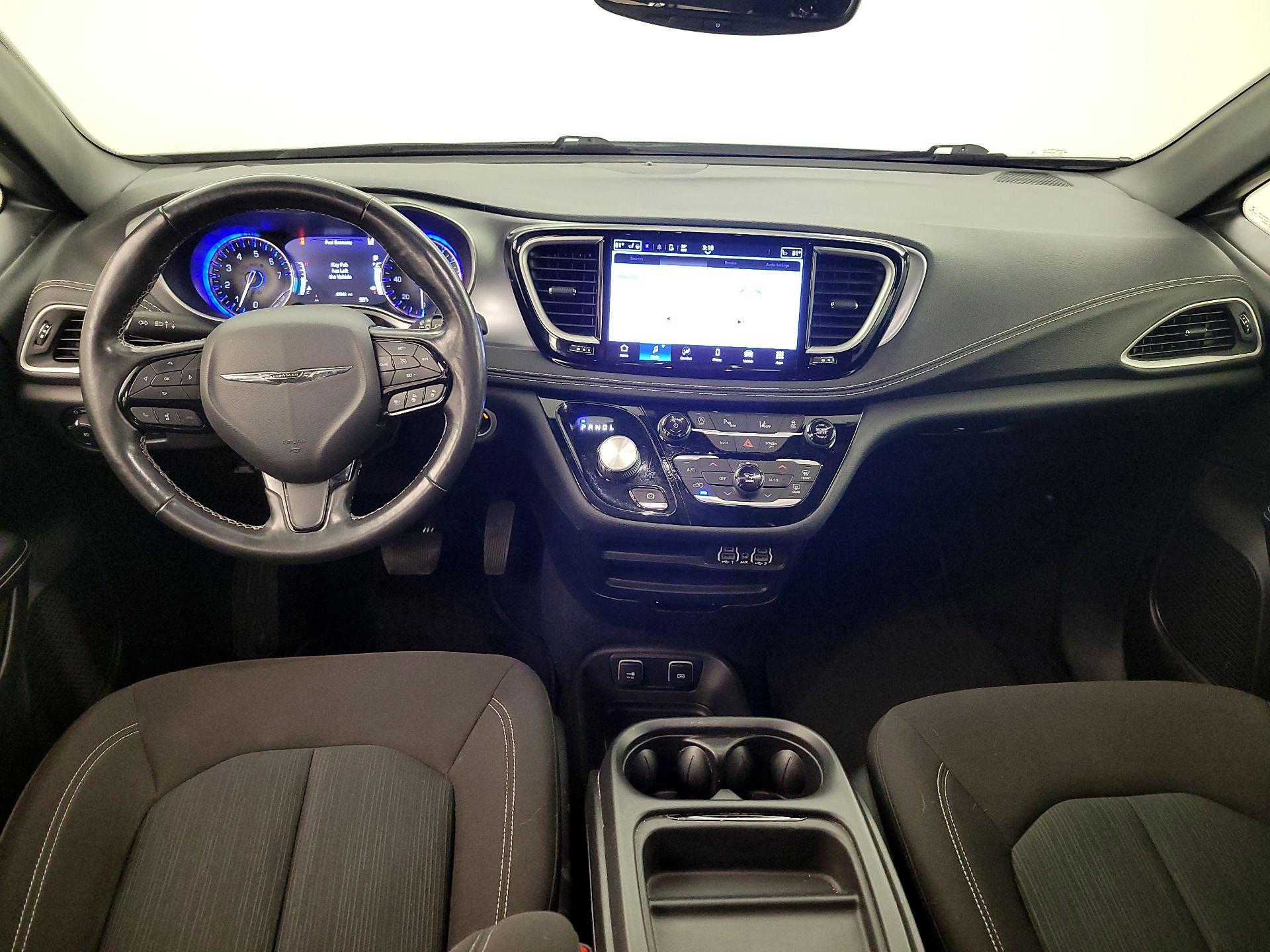 Thumbnail: 2021 Chrysler Pacifica - 9