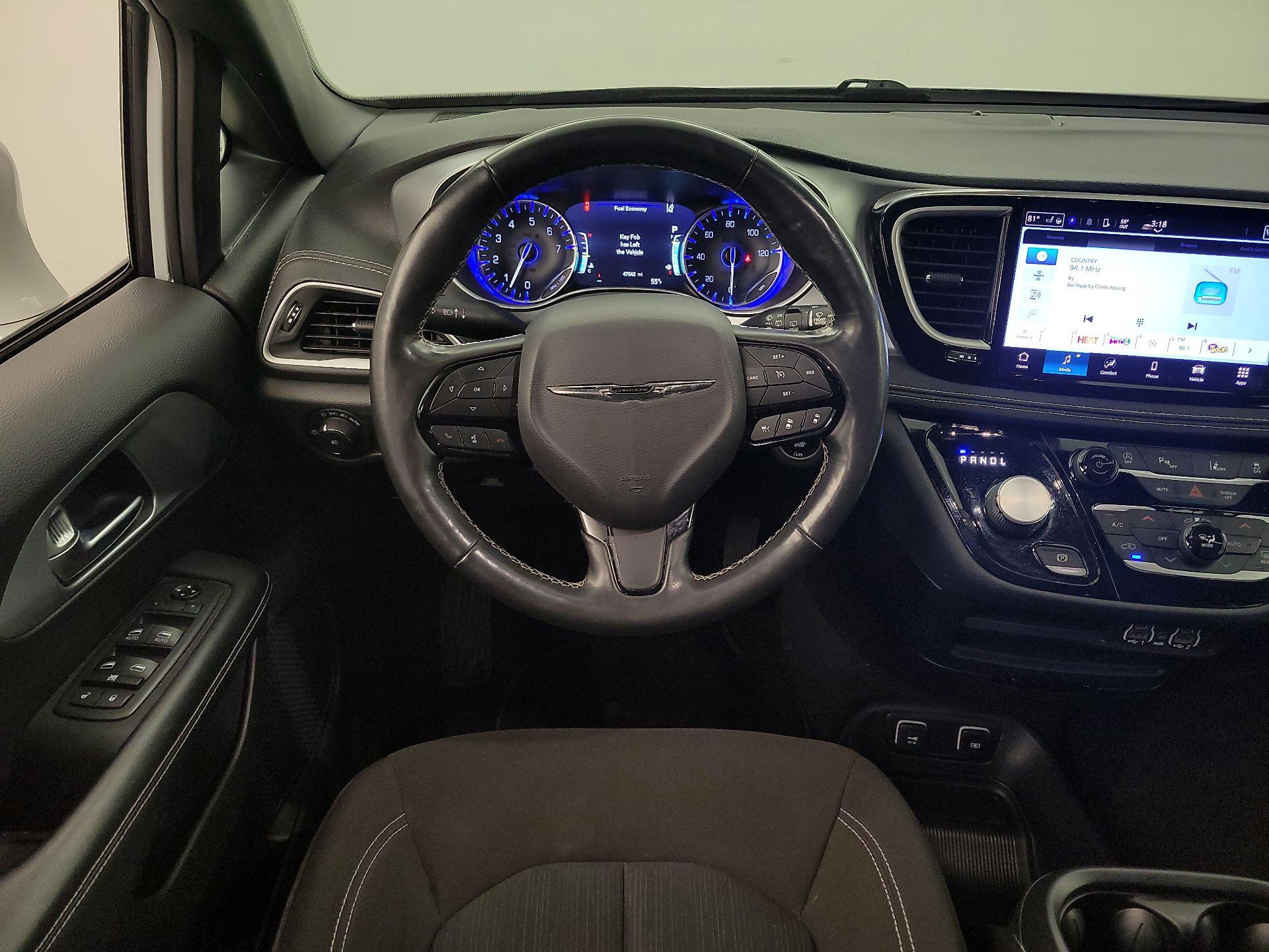 Thumbnail: 2021 Chrysler Pacifica - 10