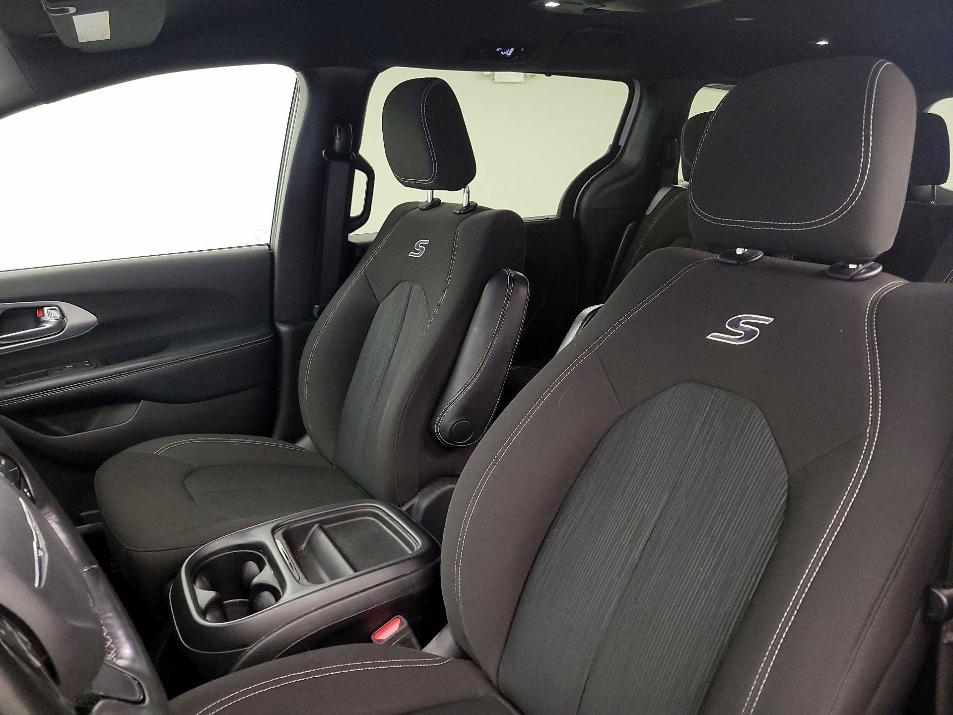 Thumbnail: 2021 Chrysler Pacifica - 11