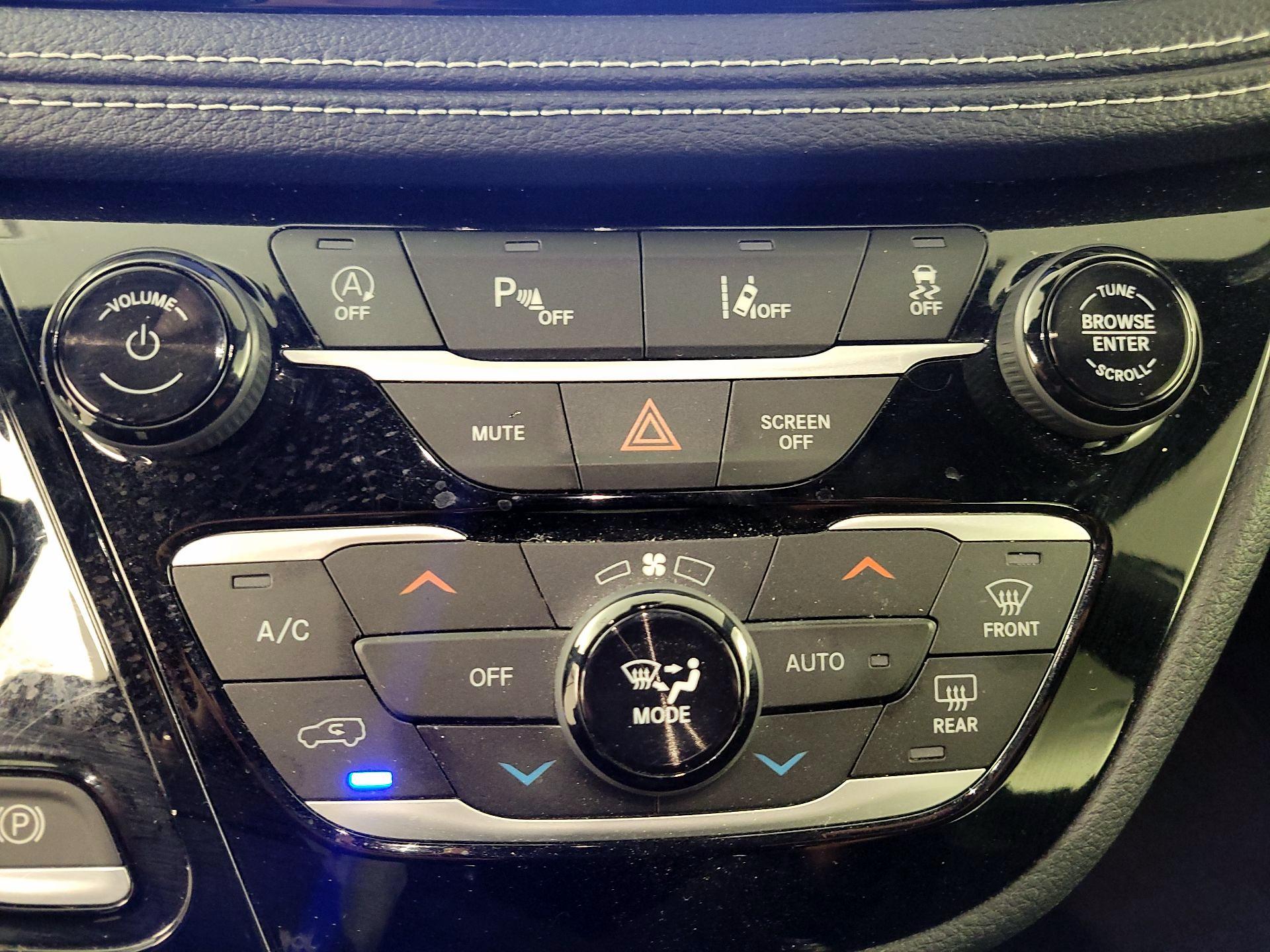 Thumbnail: 2021 Chrysler Pacifica - 16