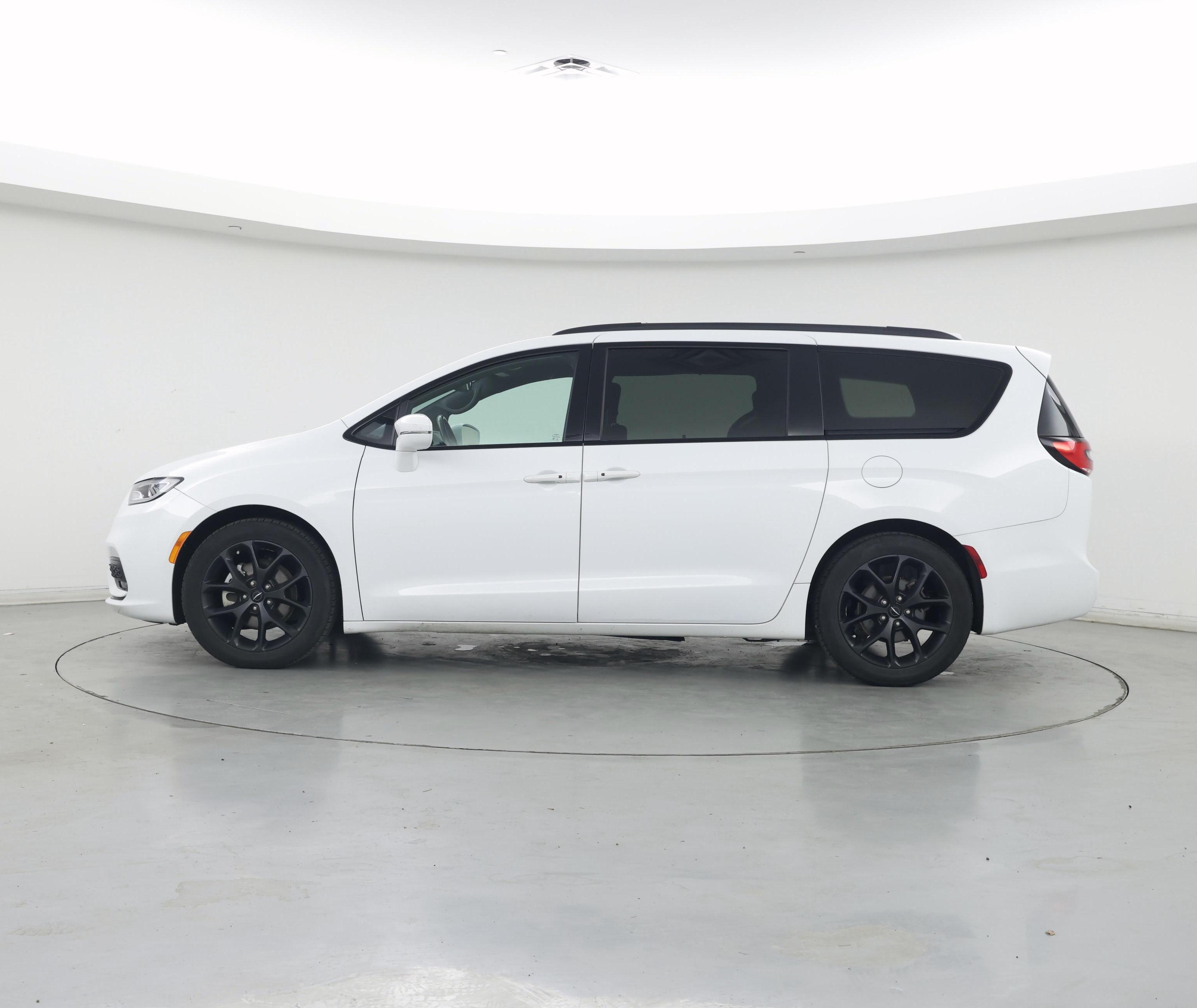 Thumbnail: 2021 Chrysler Pacifica - 3