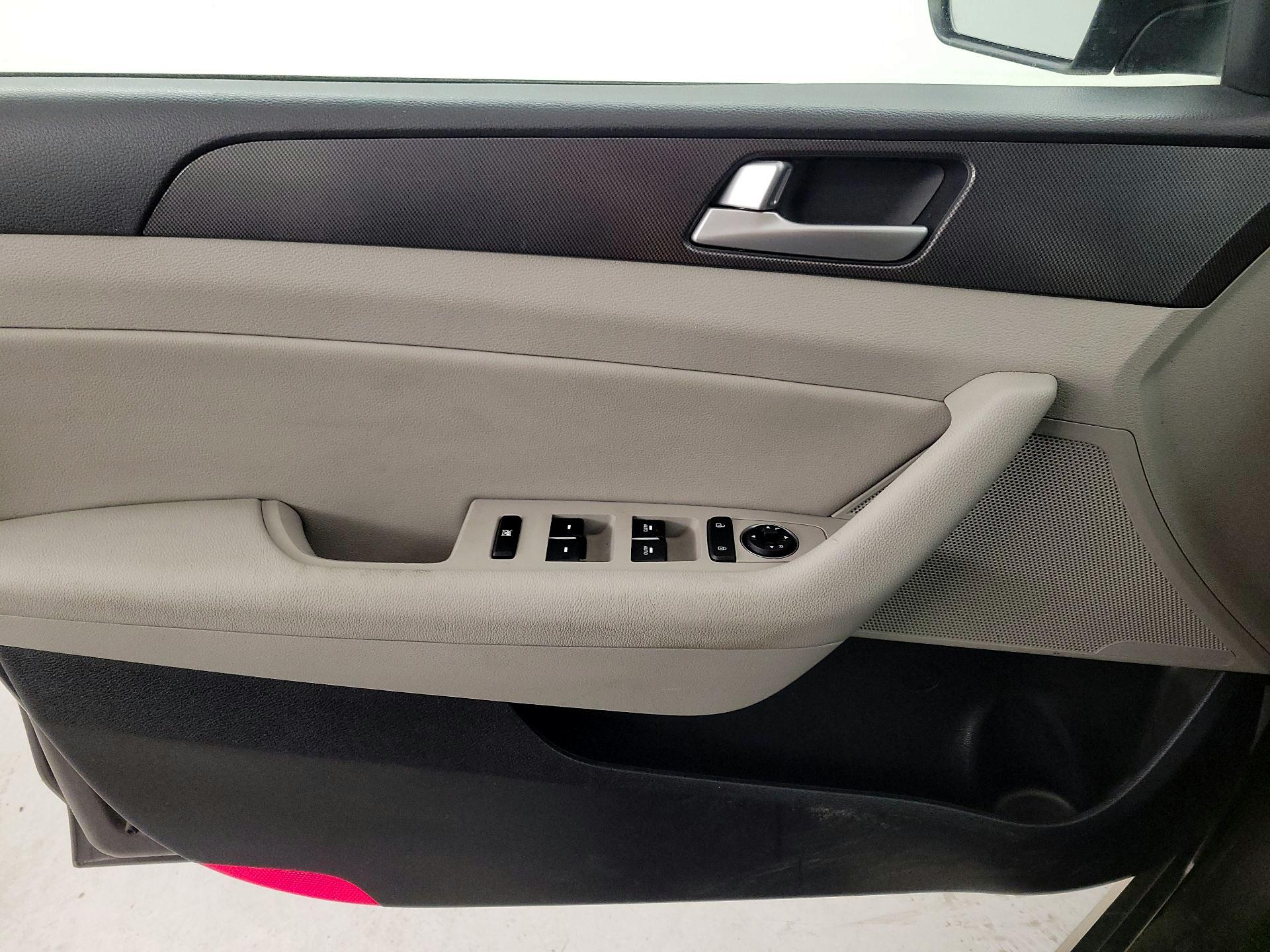 Thumbnail: 2016 Hyundai Sonata - 12