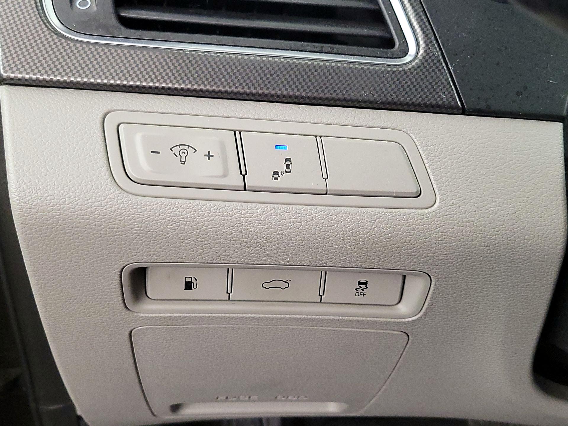 Thumbnail: 2016 Hyundai Sonata - 13