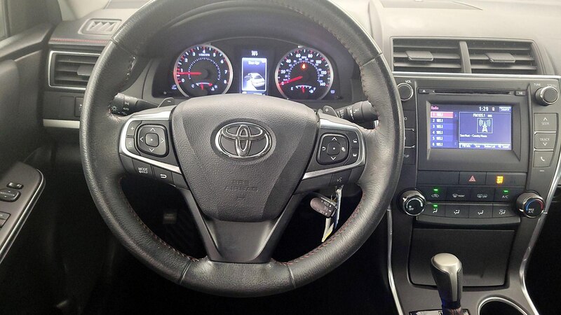 2017 Toyota Camry SE 10