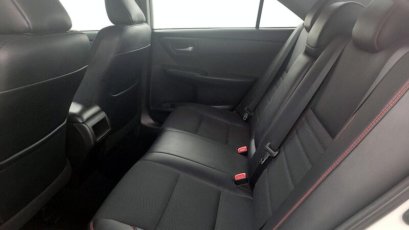 2017 Toyota Camry SE 19