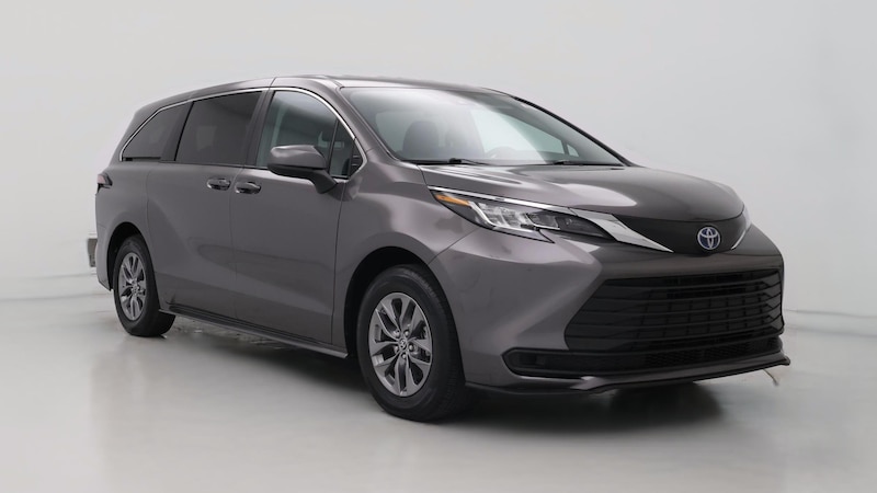 2023 Toyota Sienna LE Hero Image