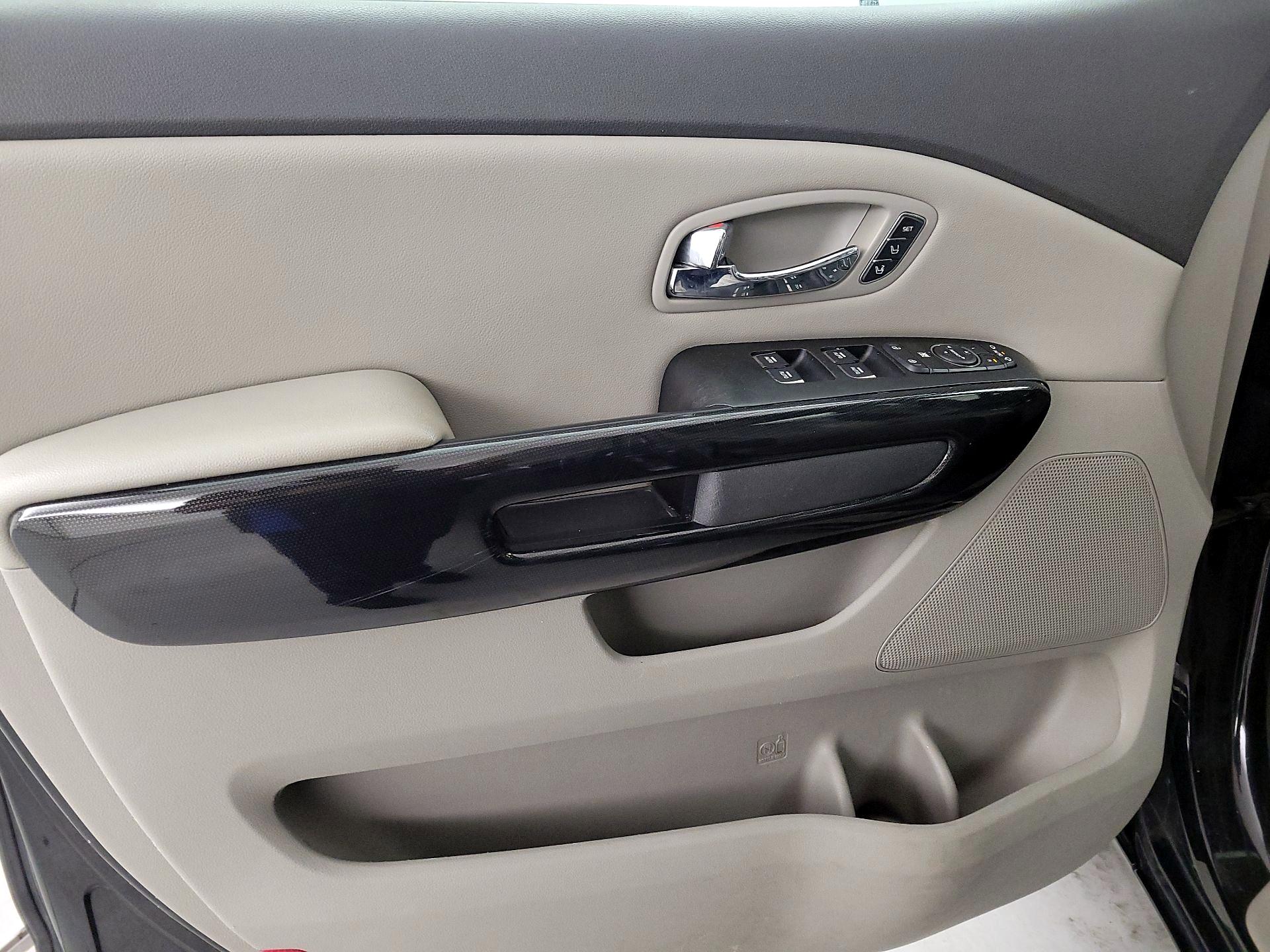 Thumbnail: 2017 Kia Sedona - 12