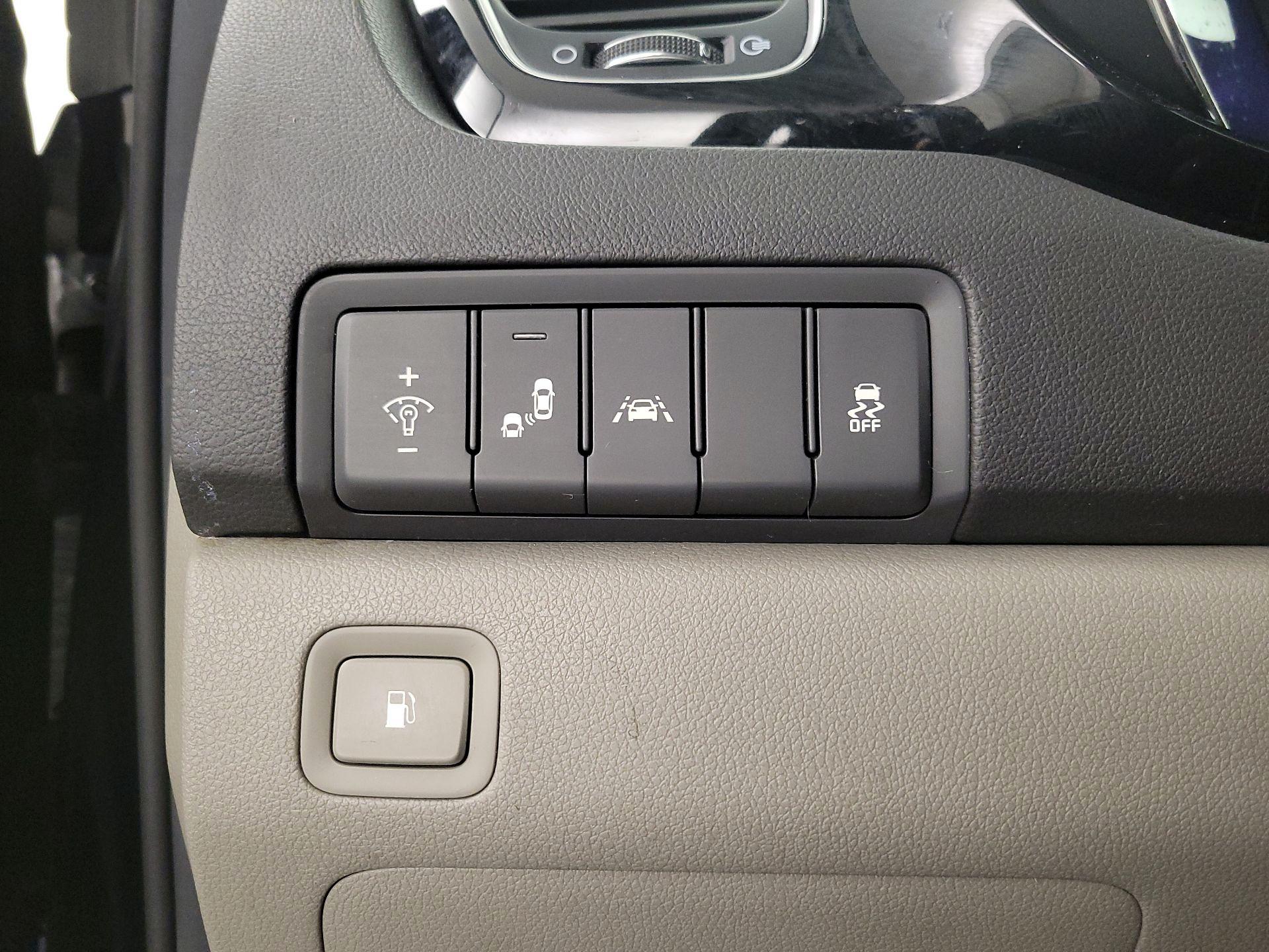 Thumbnail: 2017 Kia Sedona - 13