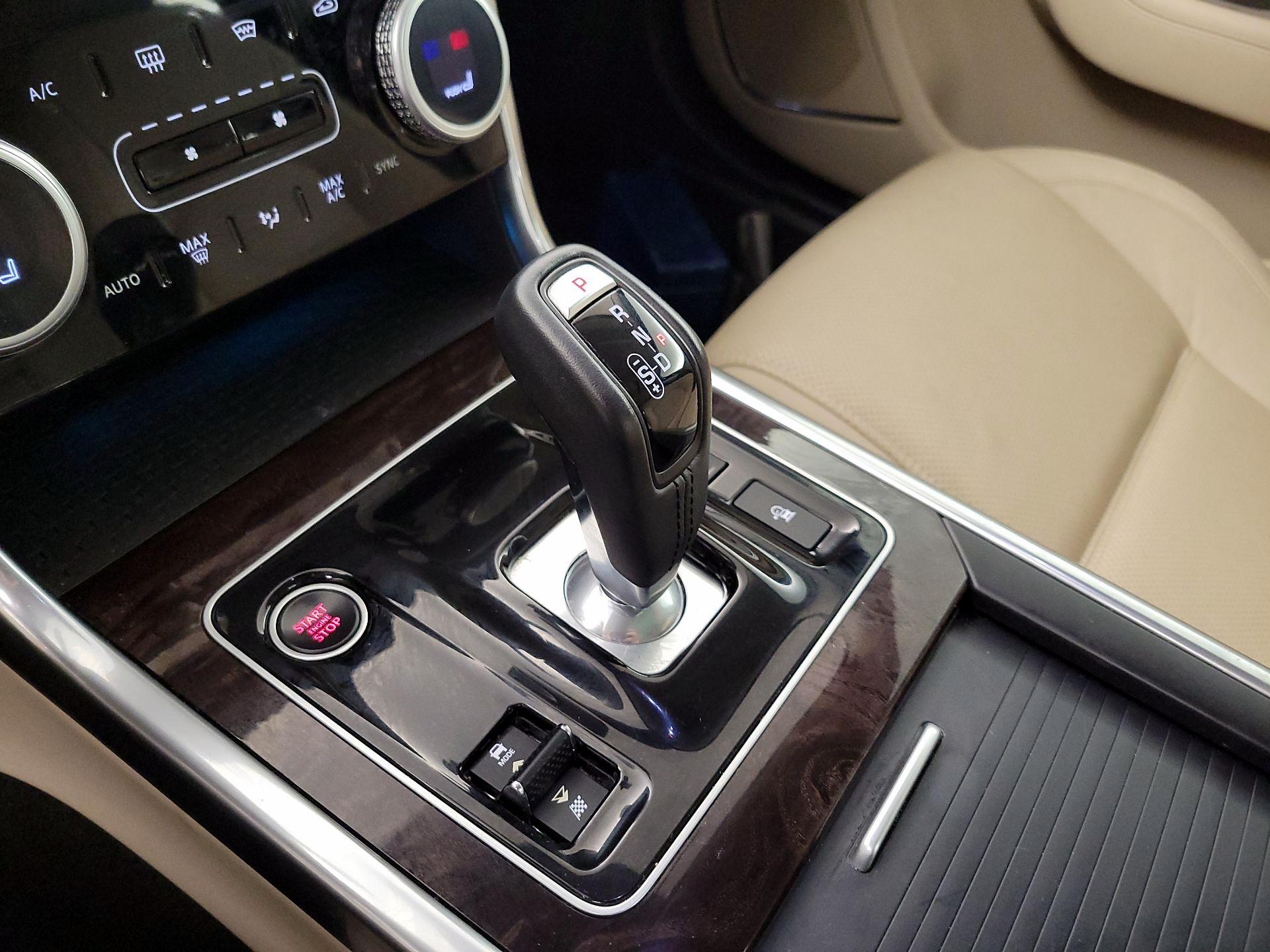 Thumbnail: 2020 Jaguar XE - 18