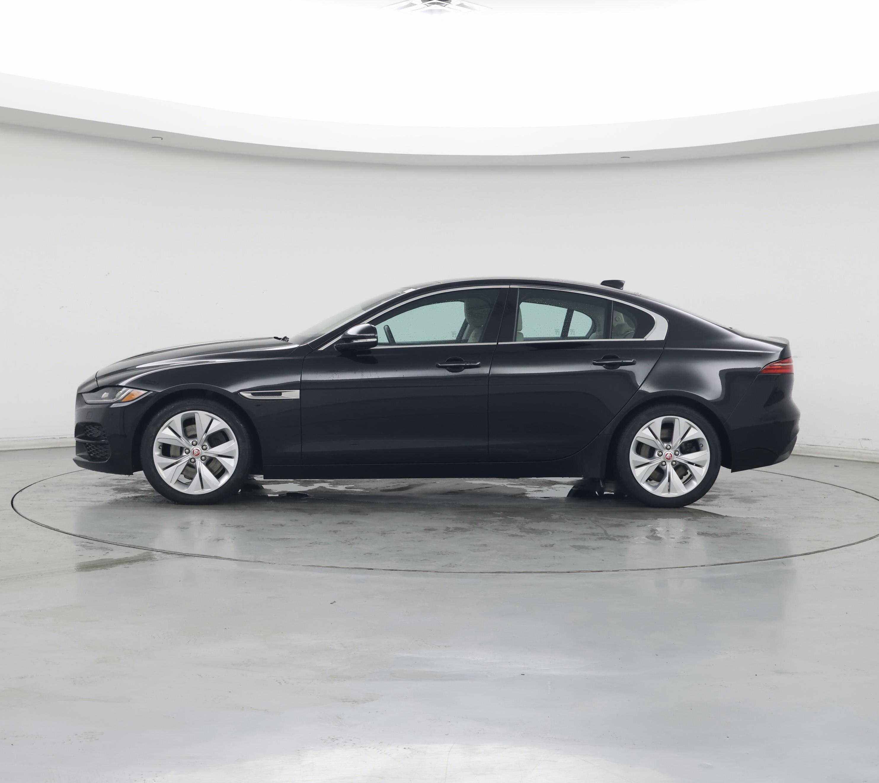 Thumbnail: 2020 Jaguar XE - 3