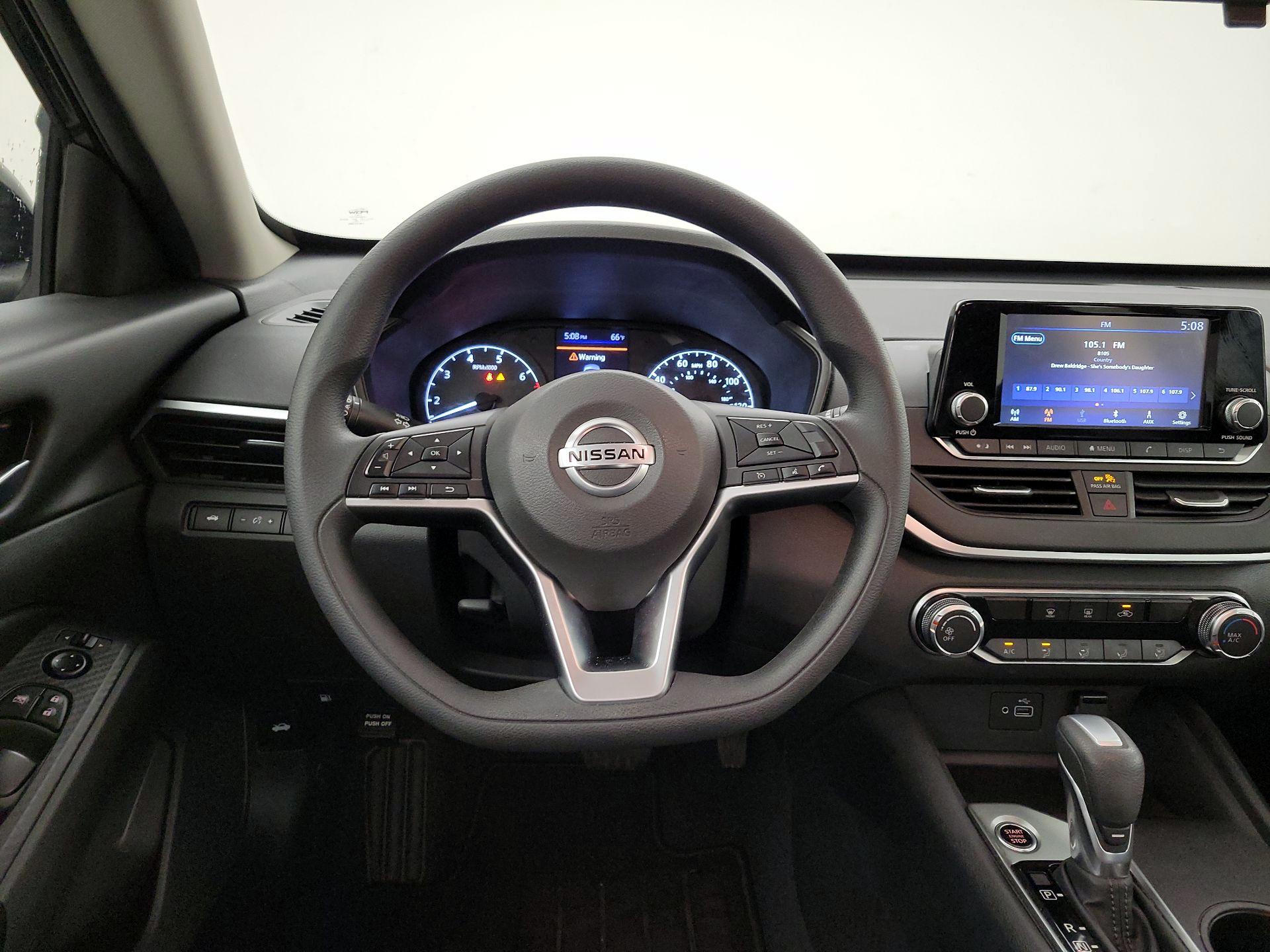 Thumbnail: 2022 Nissan Altima - 10