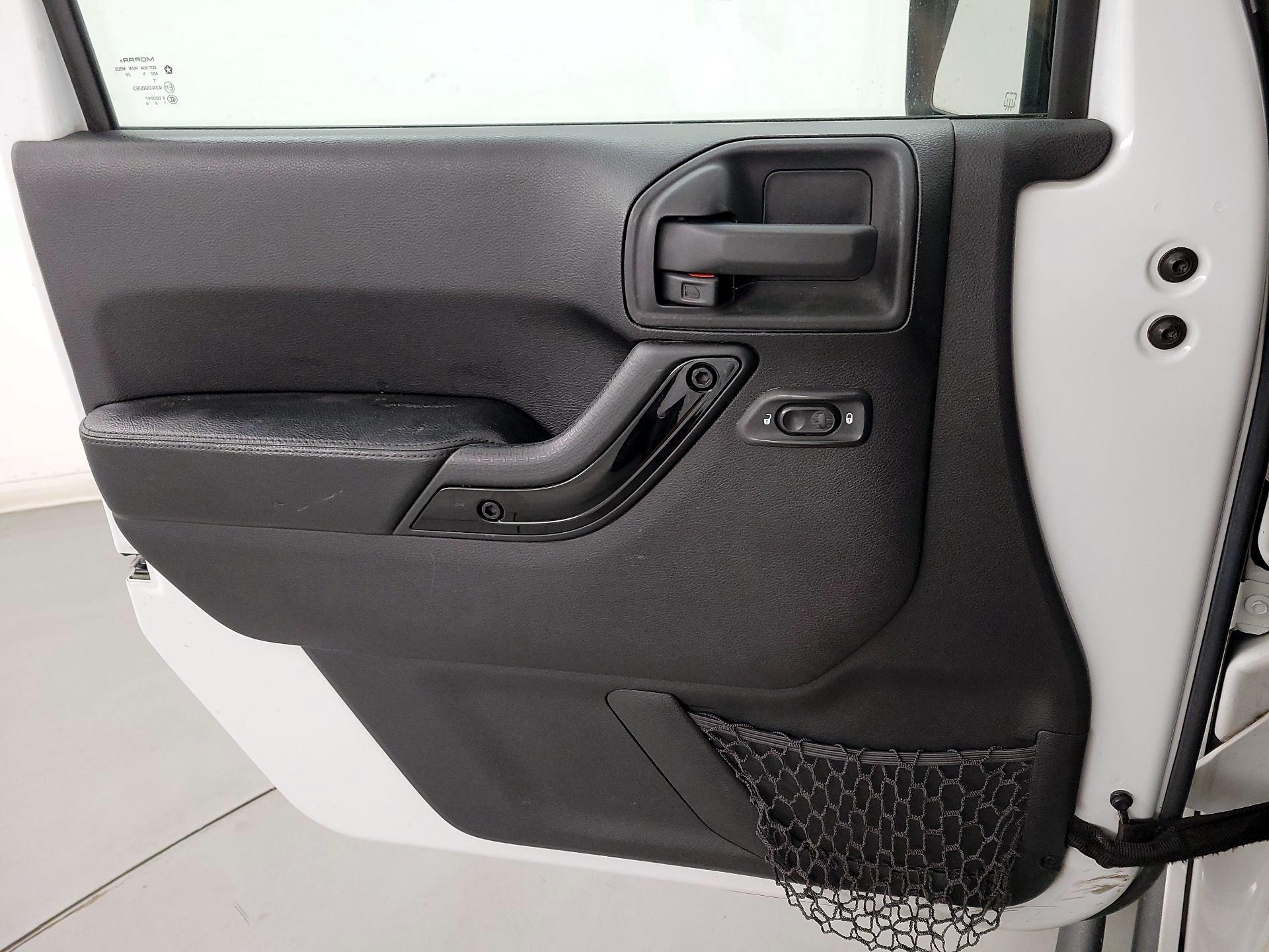 Thumbnail: 2015 Jeep Wrangler - 12