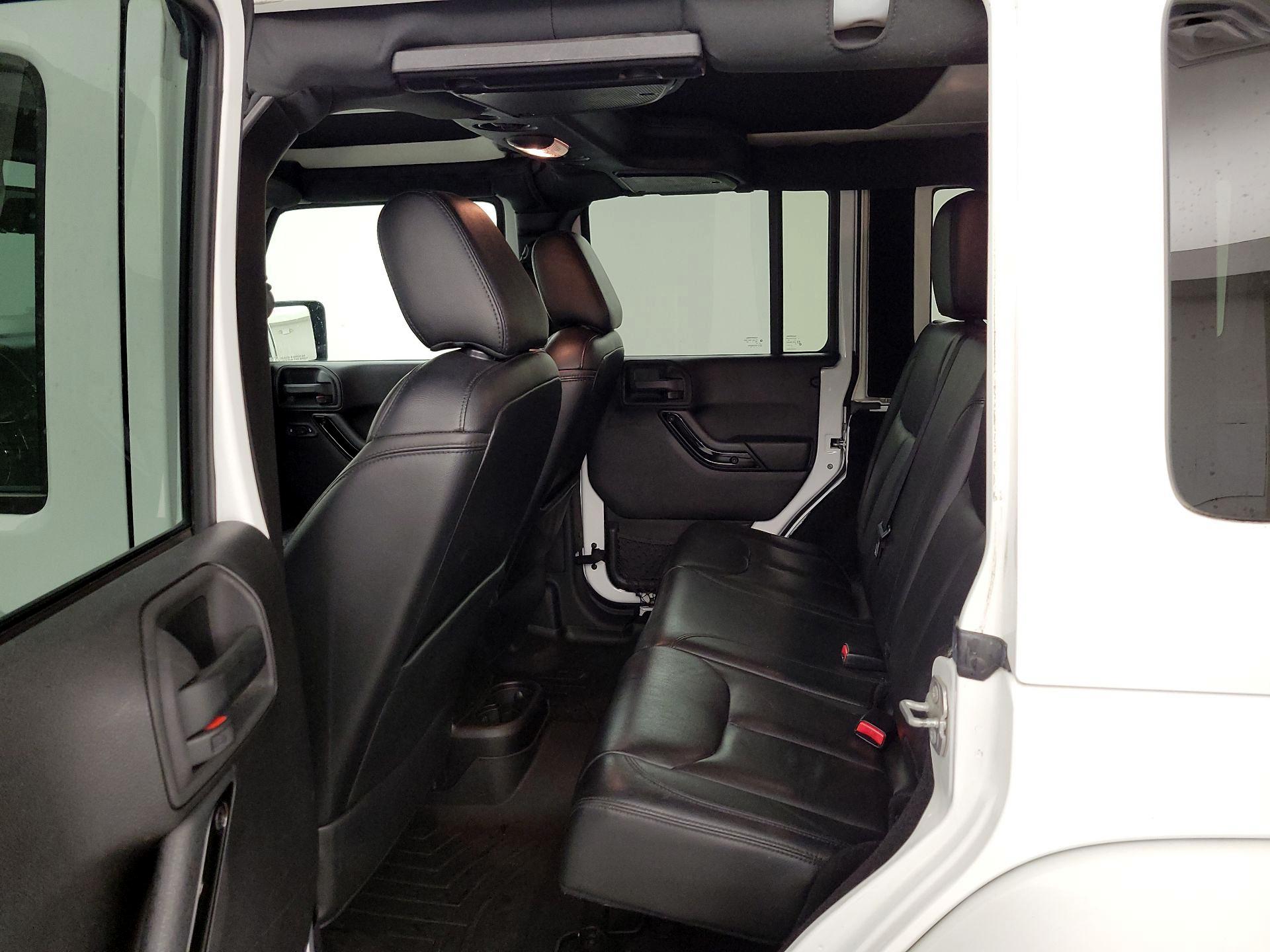 Thumbnail: 2015 Jeep Wrangler - 16