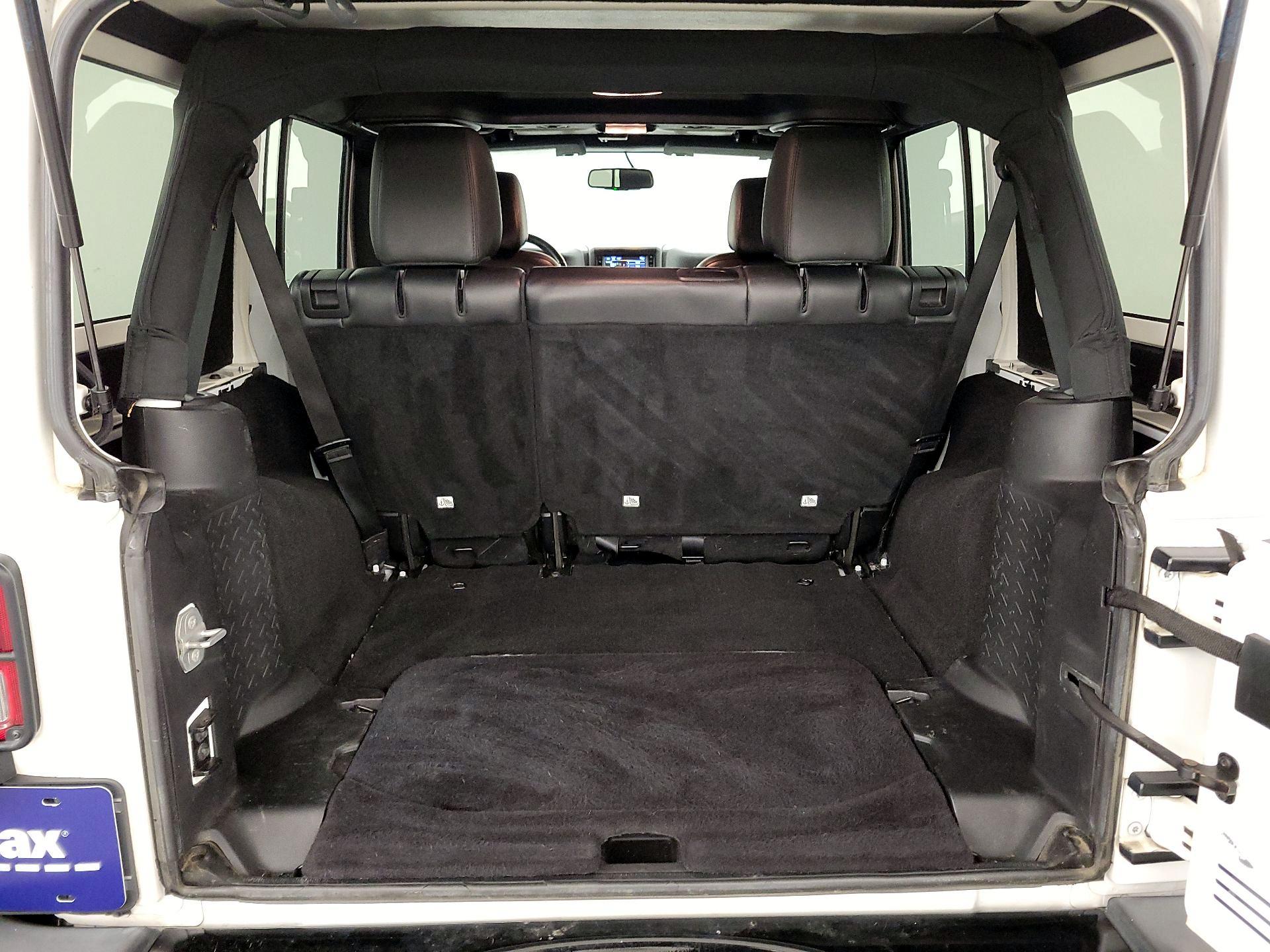 Thumbnail: 2015 Jeep Wrangler - 17