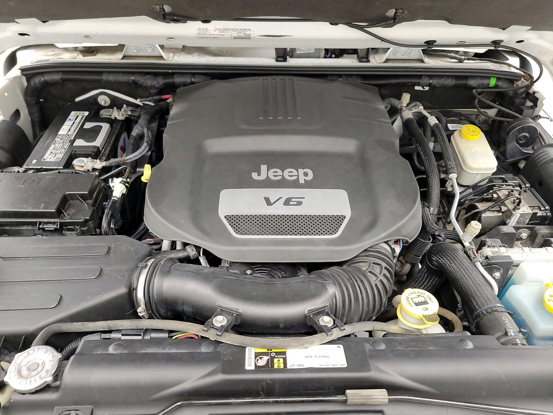 Thumbnail: 2015 Jeep Wrangler - 18