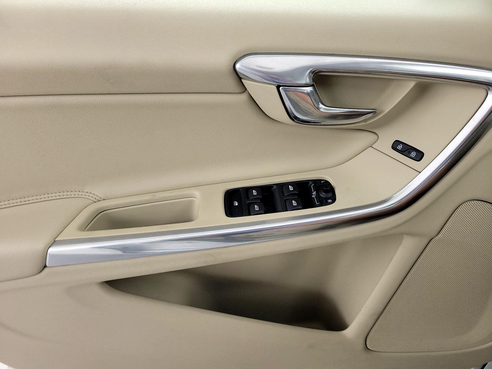Thumbnail: 2015 Volvo S60 - 12