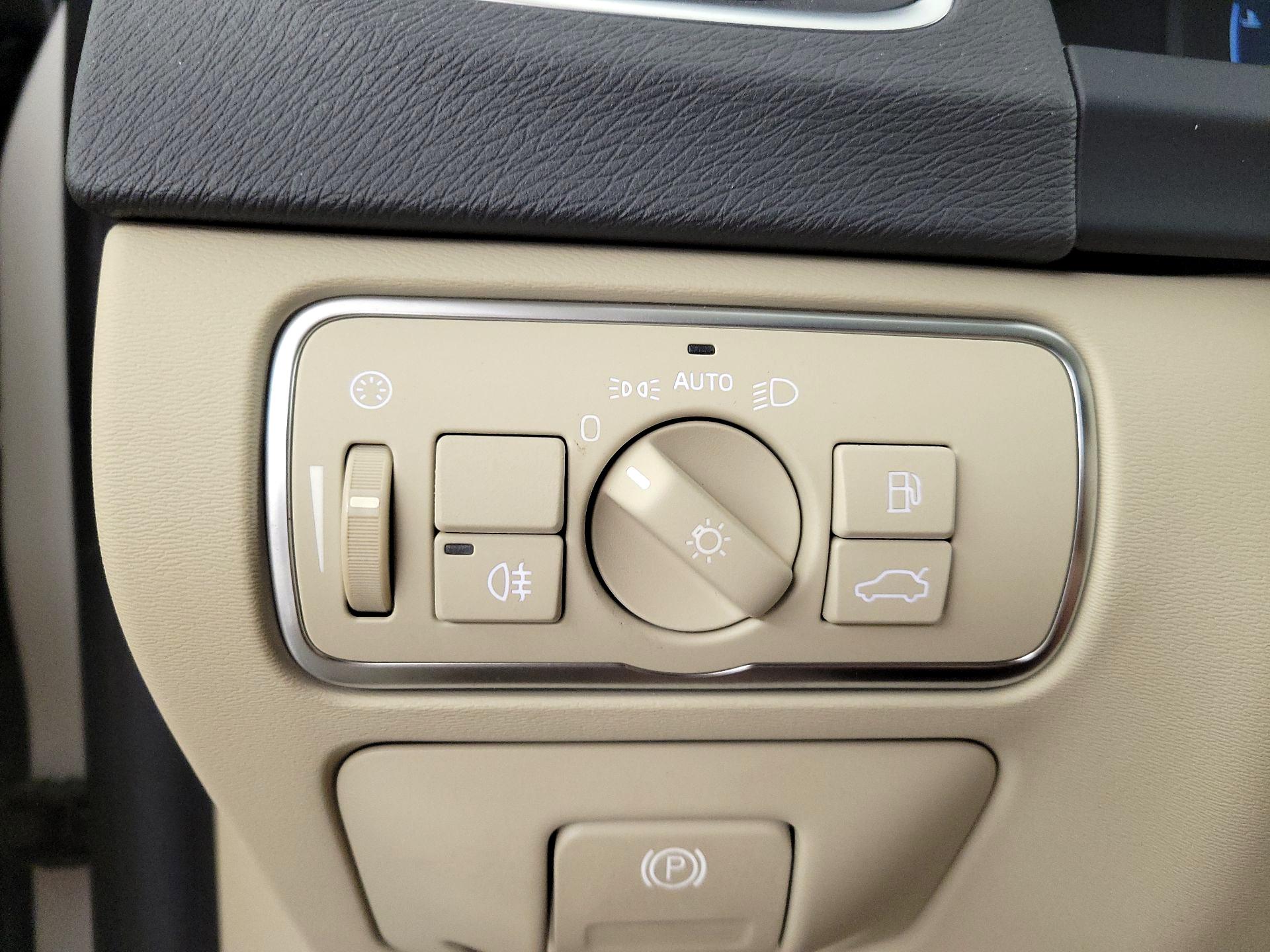 Thumbnail: 2015 Volvo S60 - 13