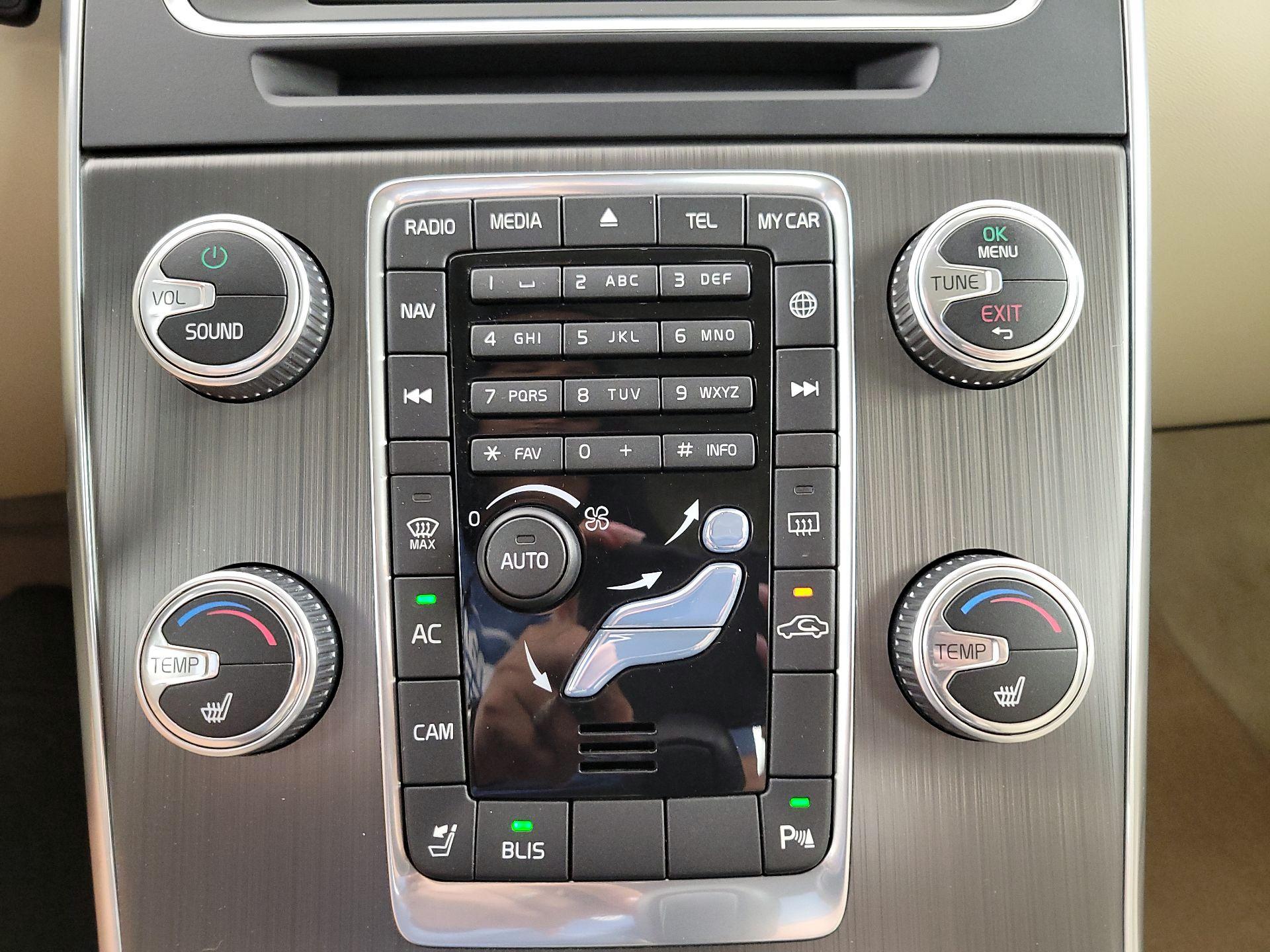 Thumbnail: 2015 Volvo S60 - 17
