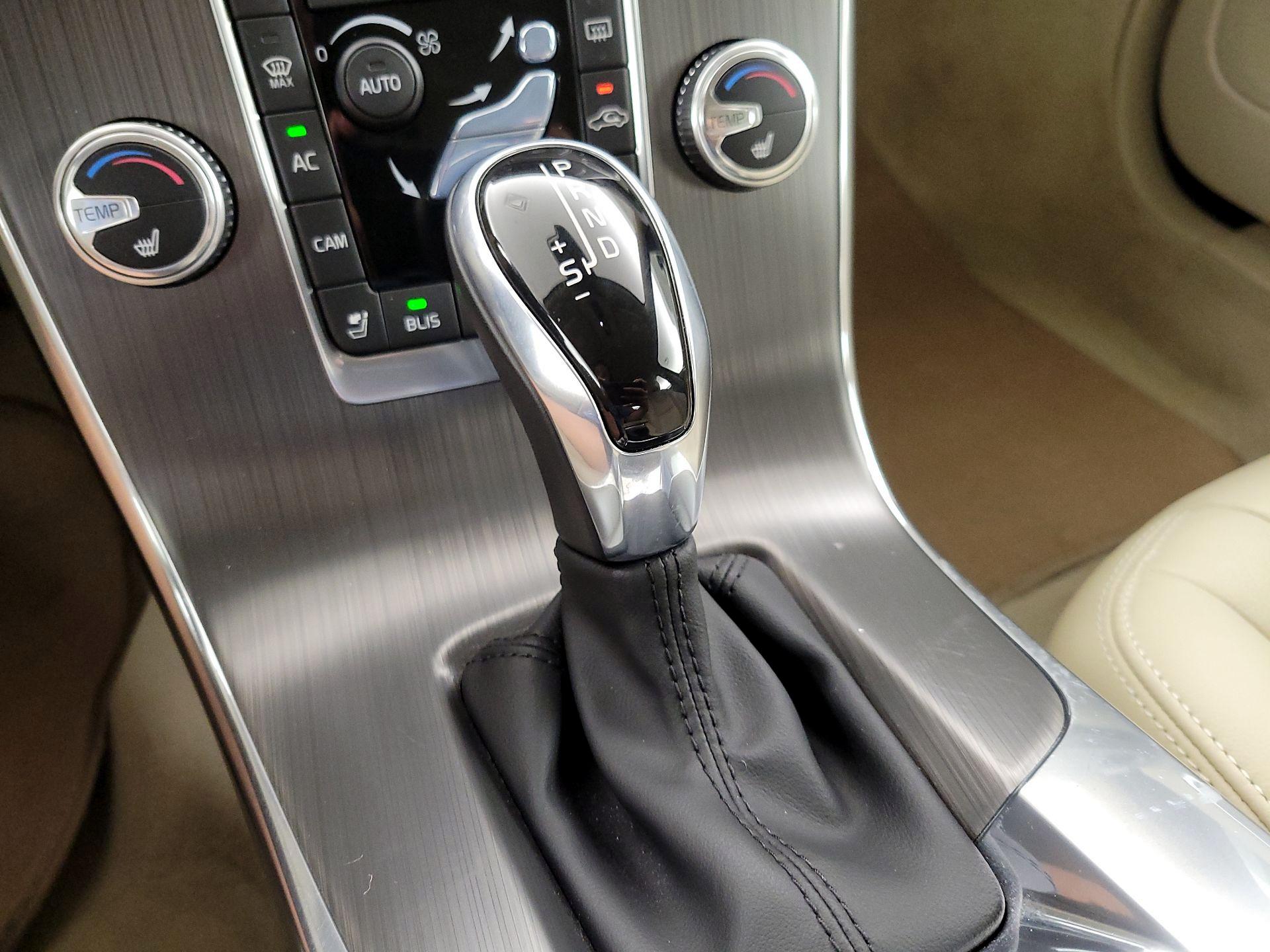 Thumbnail: 2015 Volvo S60 - 18