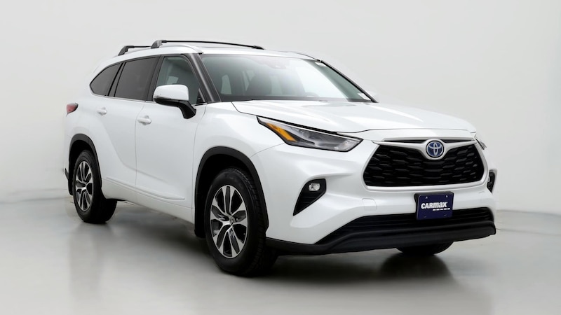 2022 Toyota Highlander XLE Hero Image